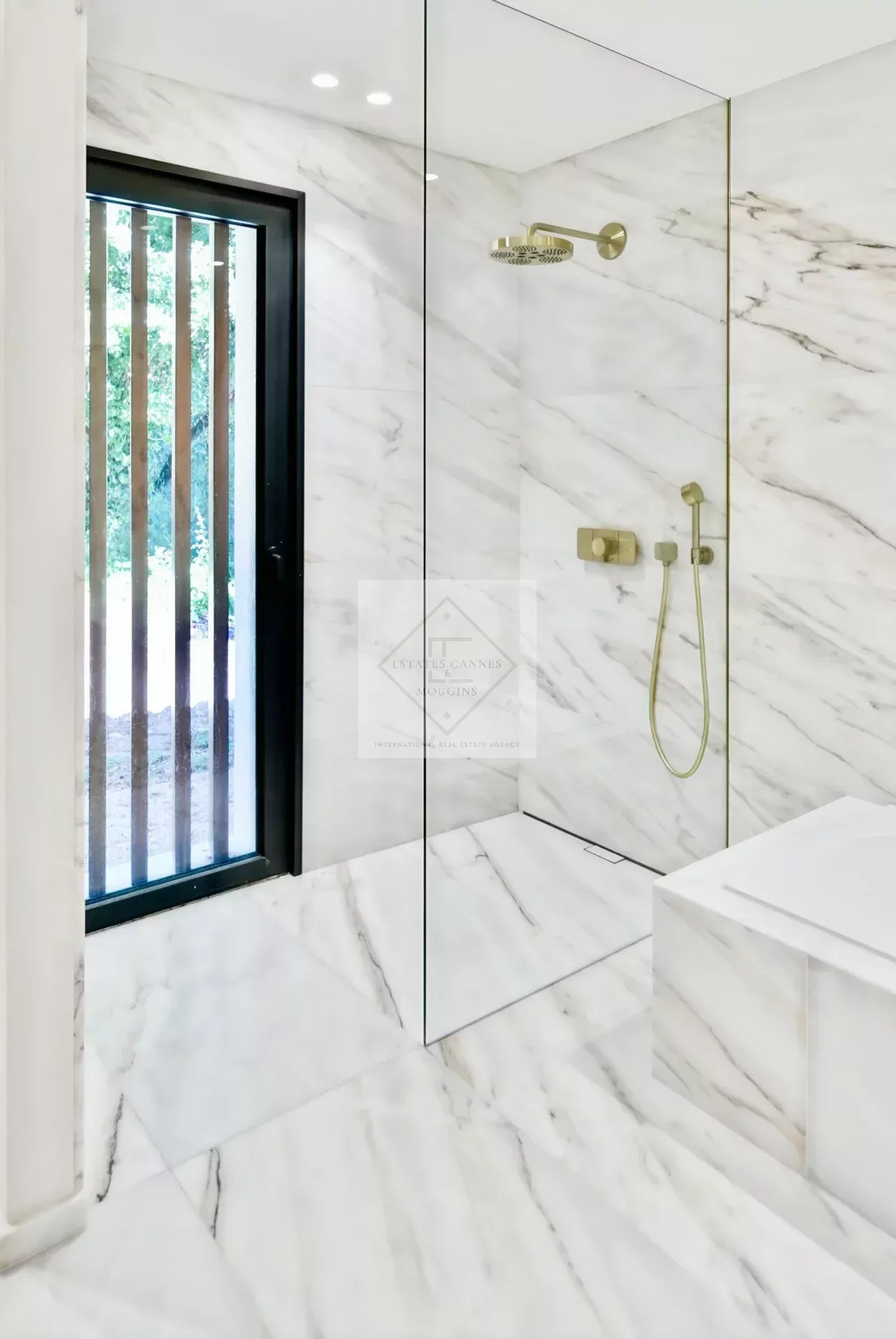 Villa neuve contemporaine de plain-pied dans un domaine de prestige à Mougins — photo 9