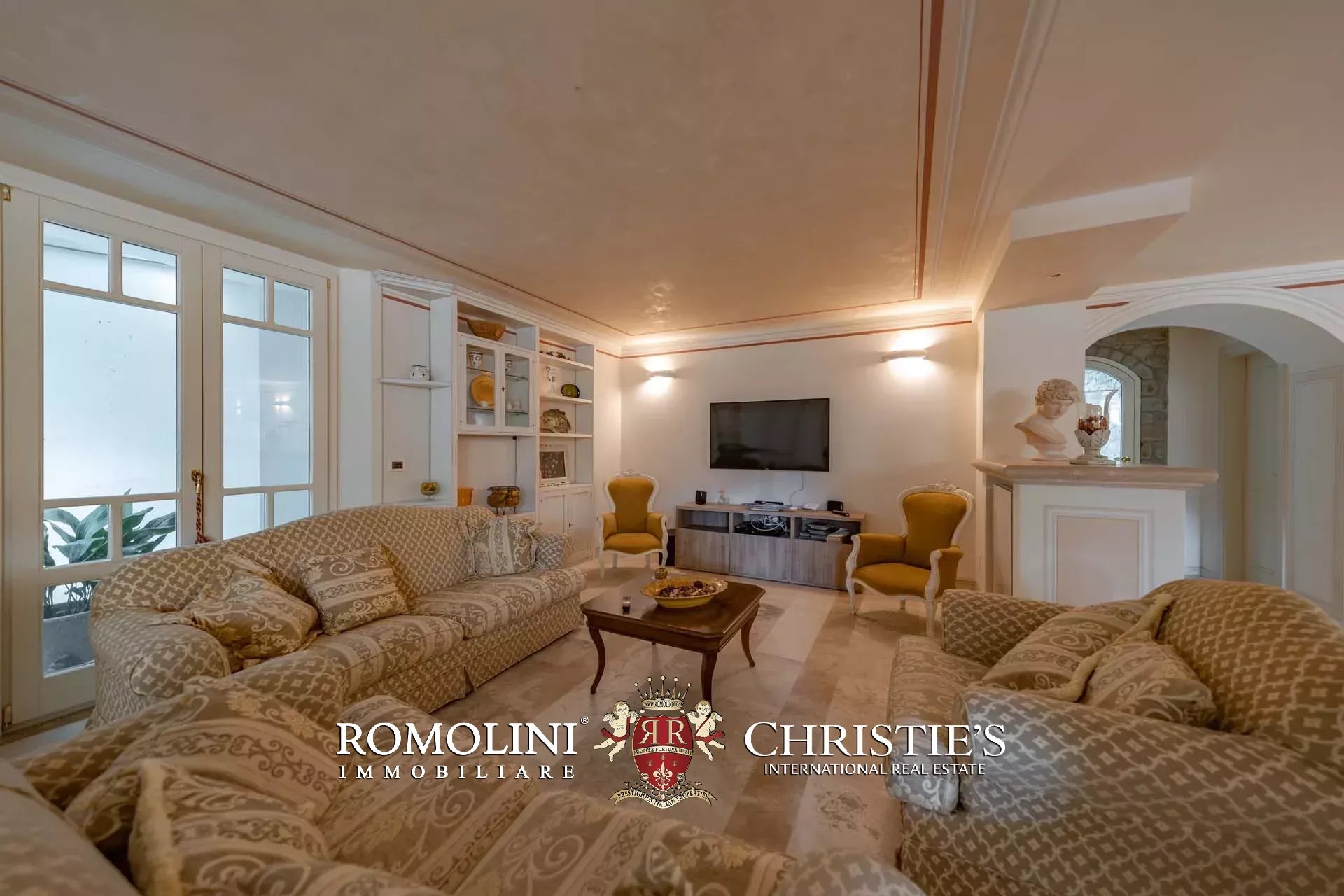 10 Bedroom Villa/Townhouse's Image 78