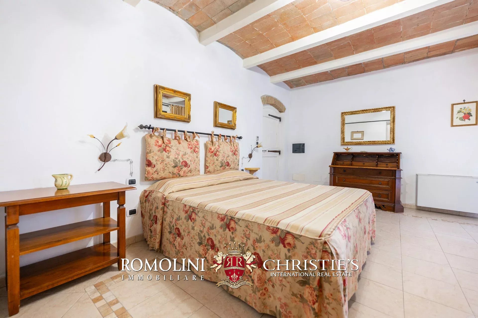 16 Bedroom Villa/Townhouse's Image 47