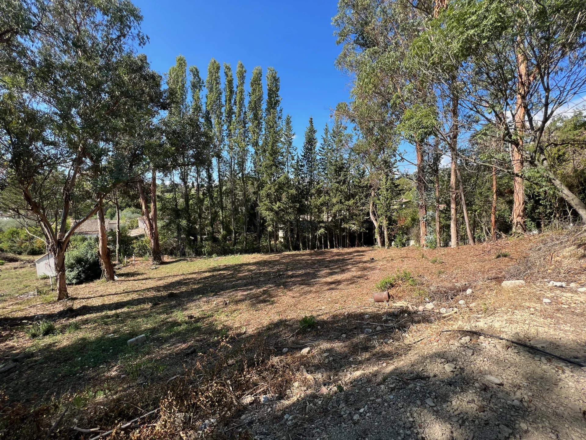 A VENDRE -TERRAIN 1700M2- SAINT PAUL DE VENCE-CALME