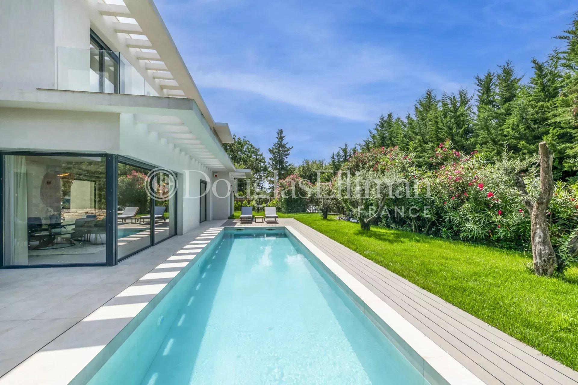 MOUGINS : Maison contemporaine proche de l&rsquo;école International - Image nᵒ3