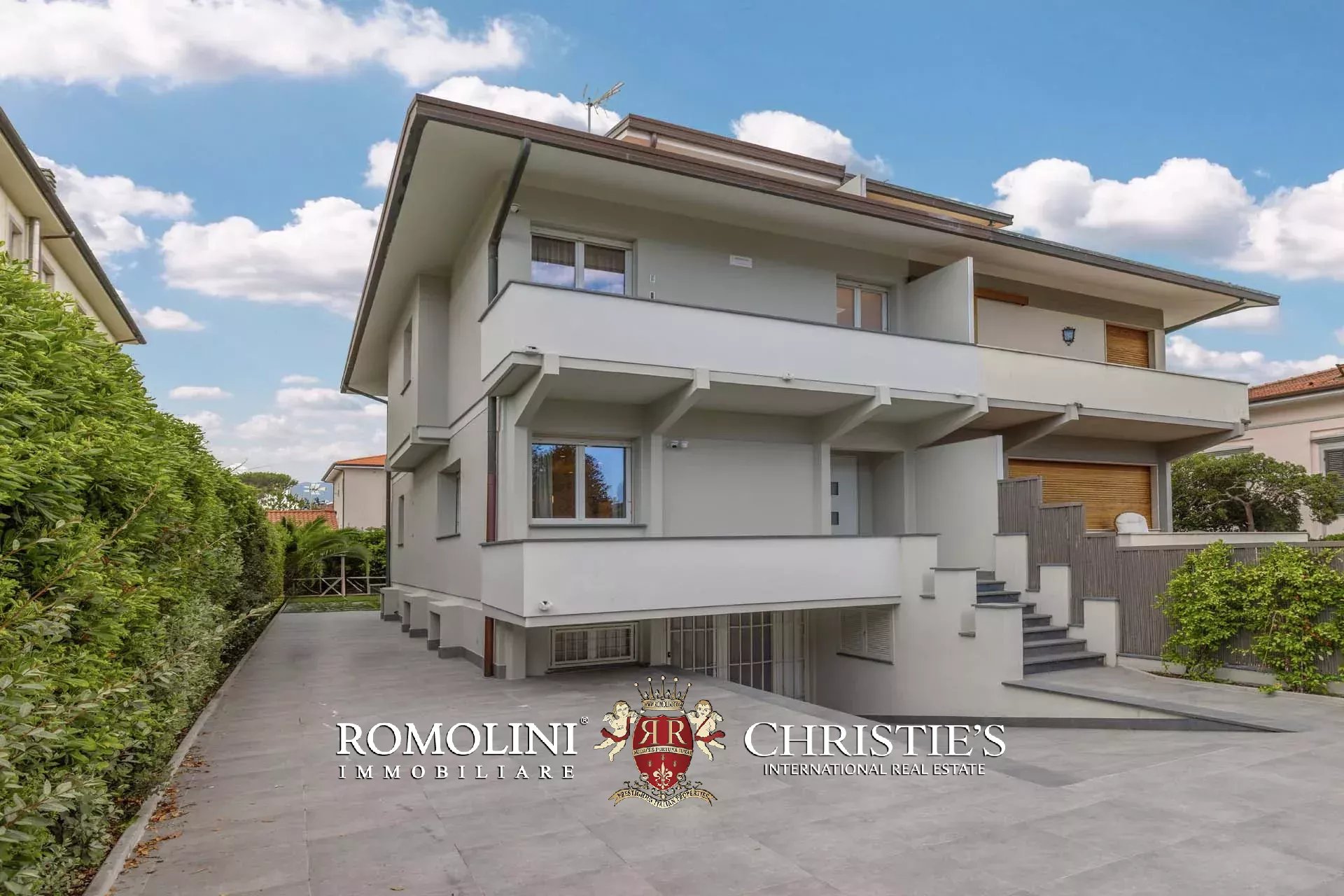 5 Bedroom Villa/Townhouse's Image 45