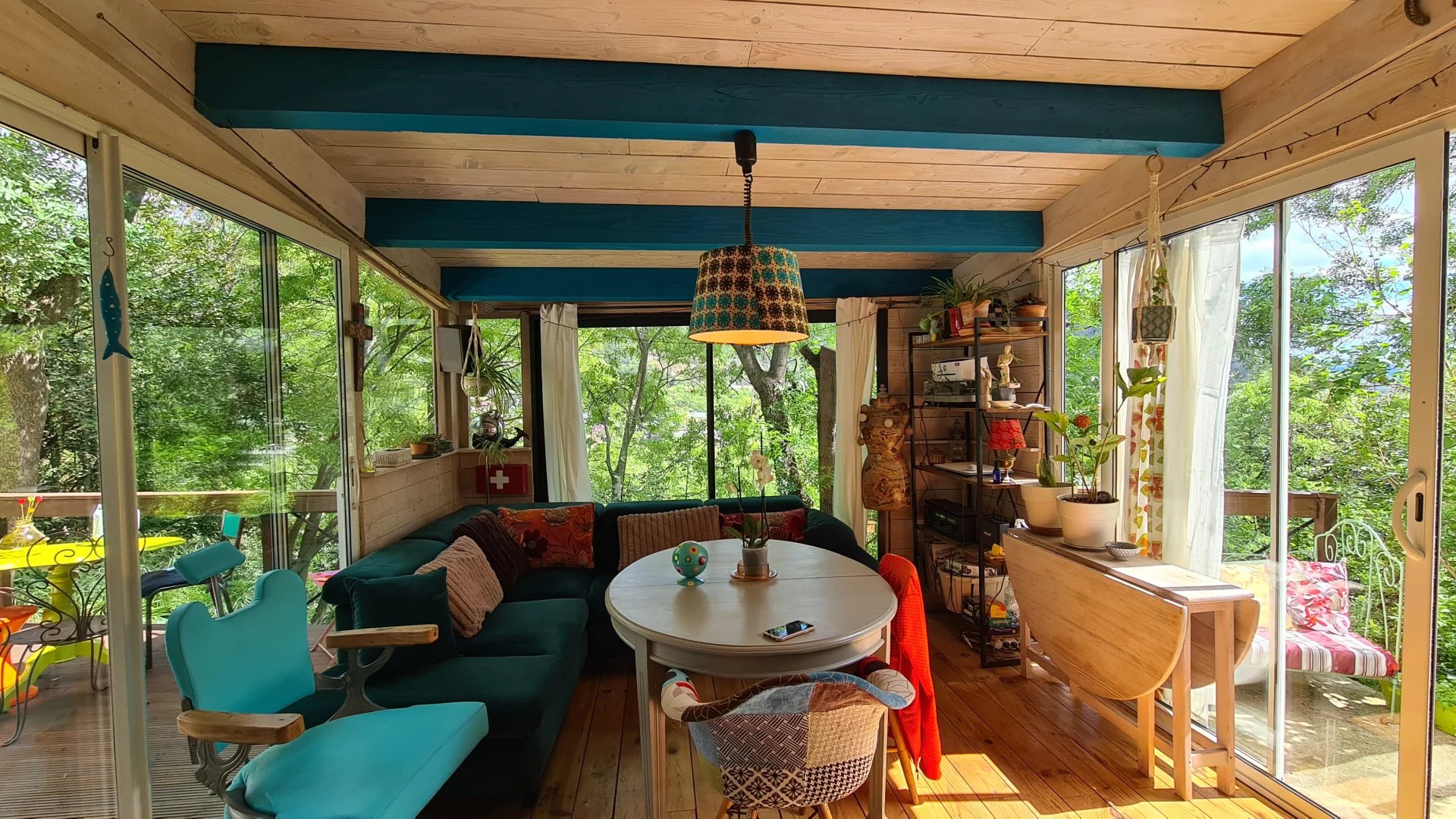 Mazet plein de charme, autonome en énergie, à 5 minutes du centre-ville