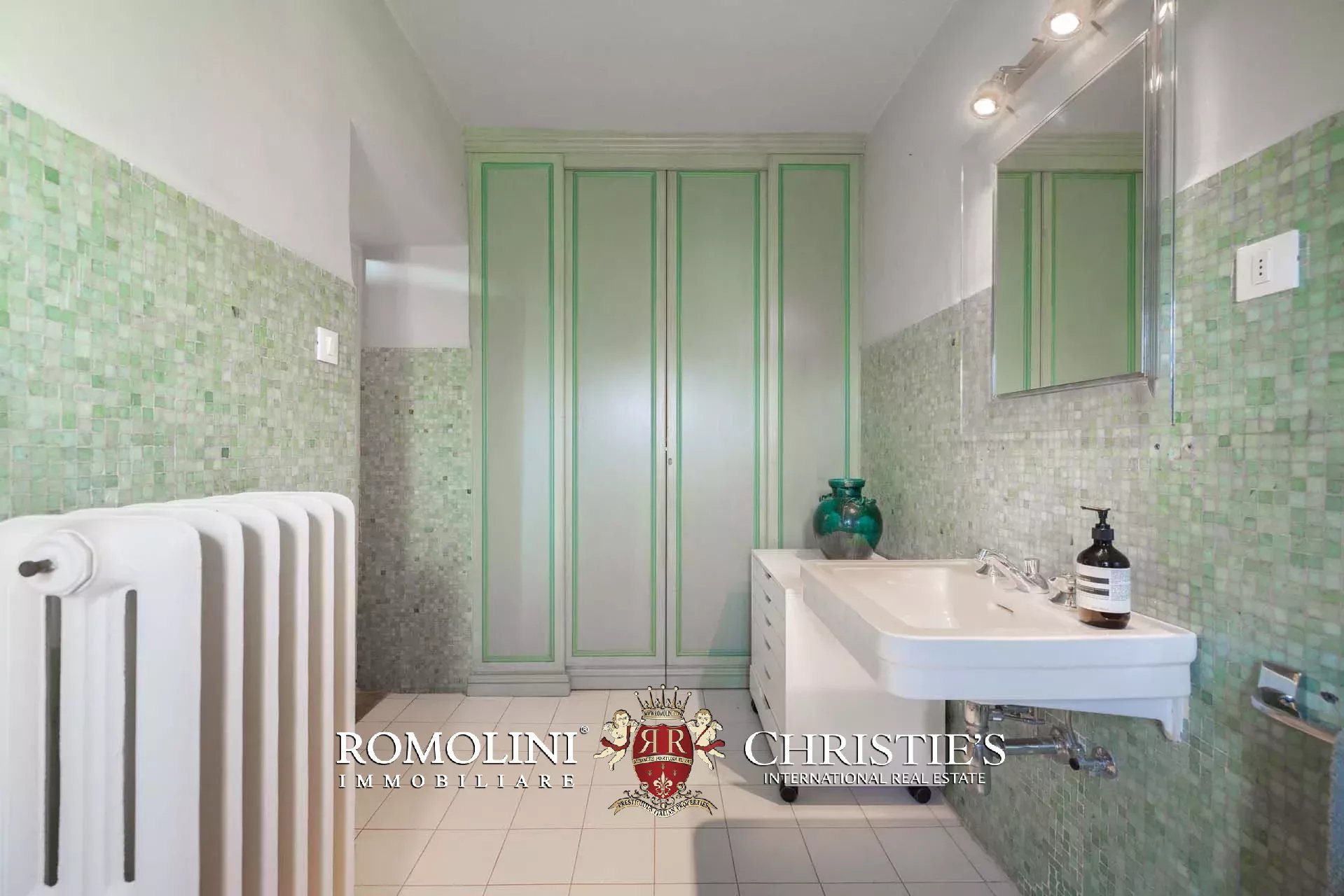 7 Bedroom Villa/Townhouse's Image 38