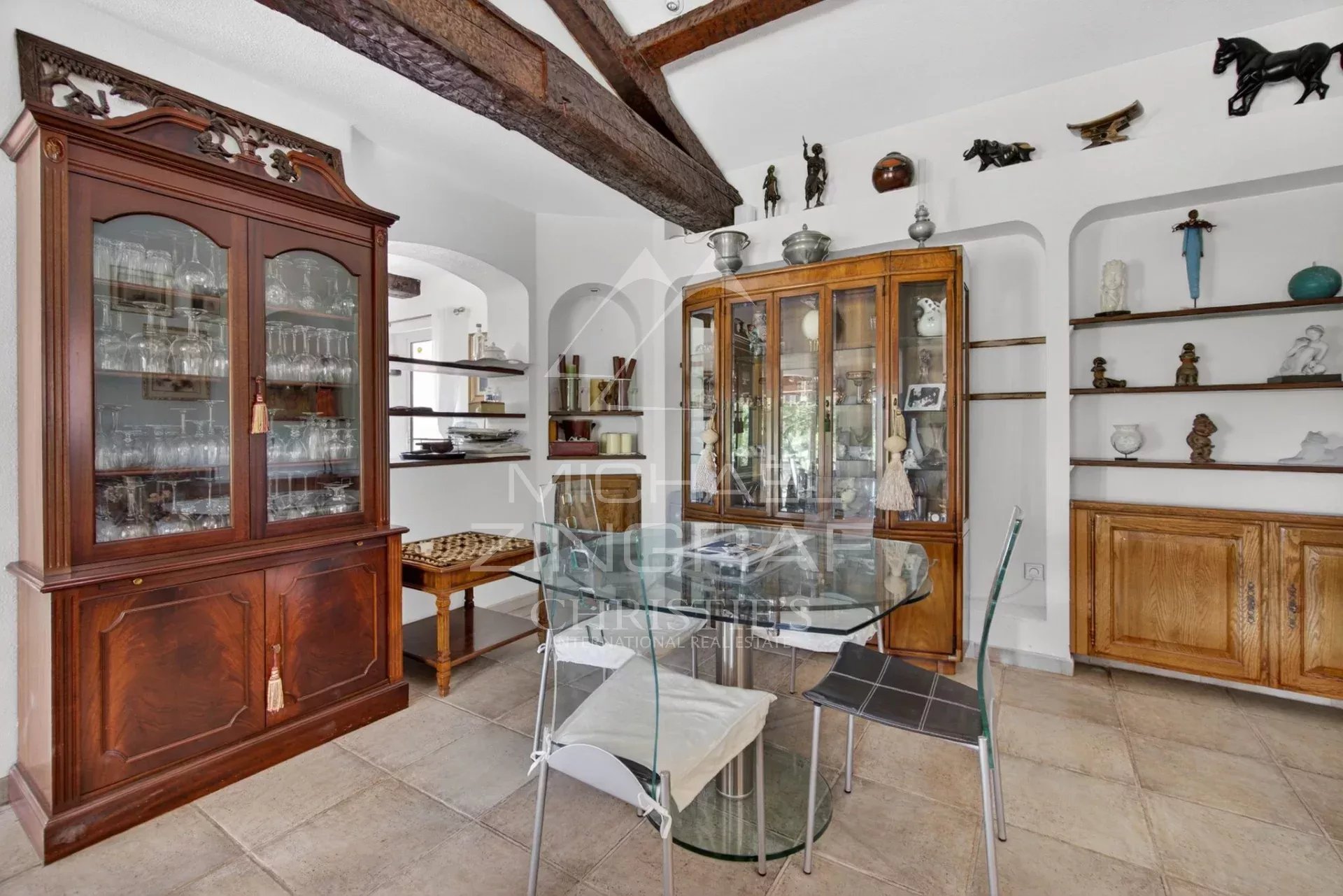 7 Bedroom Villa/Townhouse's Image 6