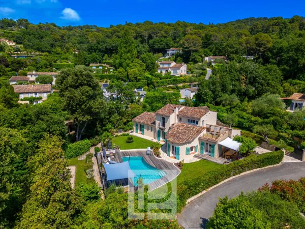 Gated Estate – Lovely Renovated Provençal Villa with Views of the Historic Village of Mougins — photo 1