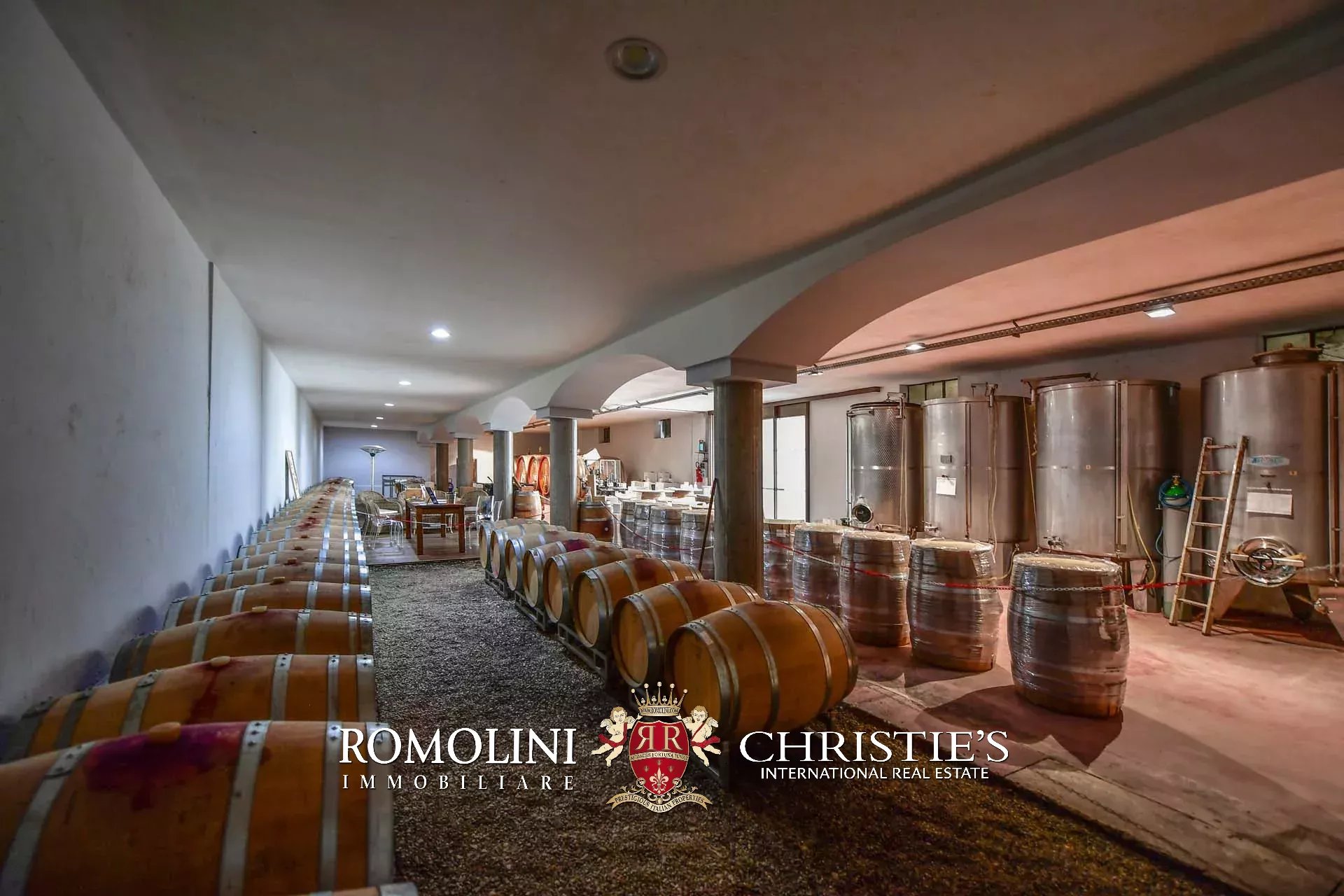 5 Bedroom Vineyard's Image 3