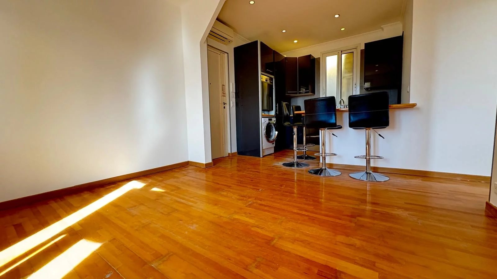 BEAUSOLEIL "Centre" Limitrophe Monaco | 3 Pièces | Rénové