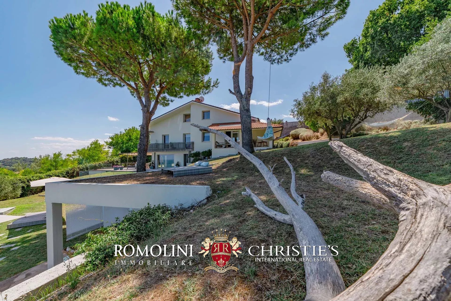 6 Bedroom Villa/Townhouse's Image 15