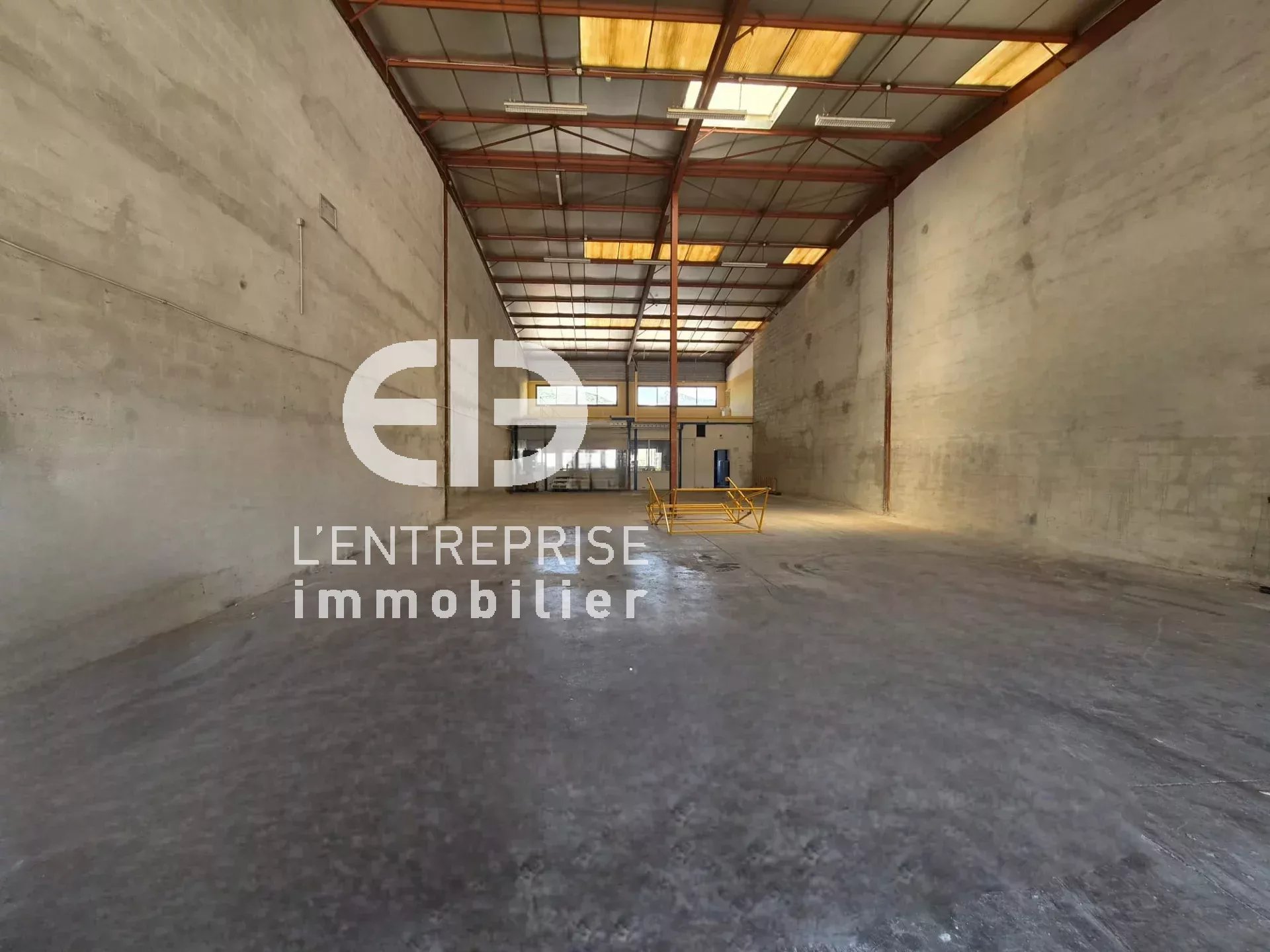 Location Entrepôt Carros