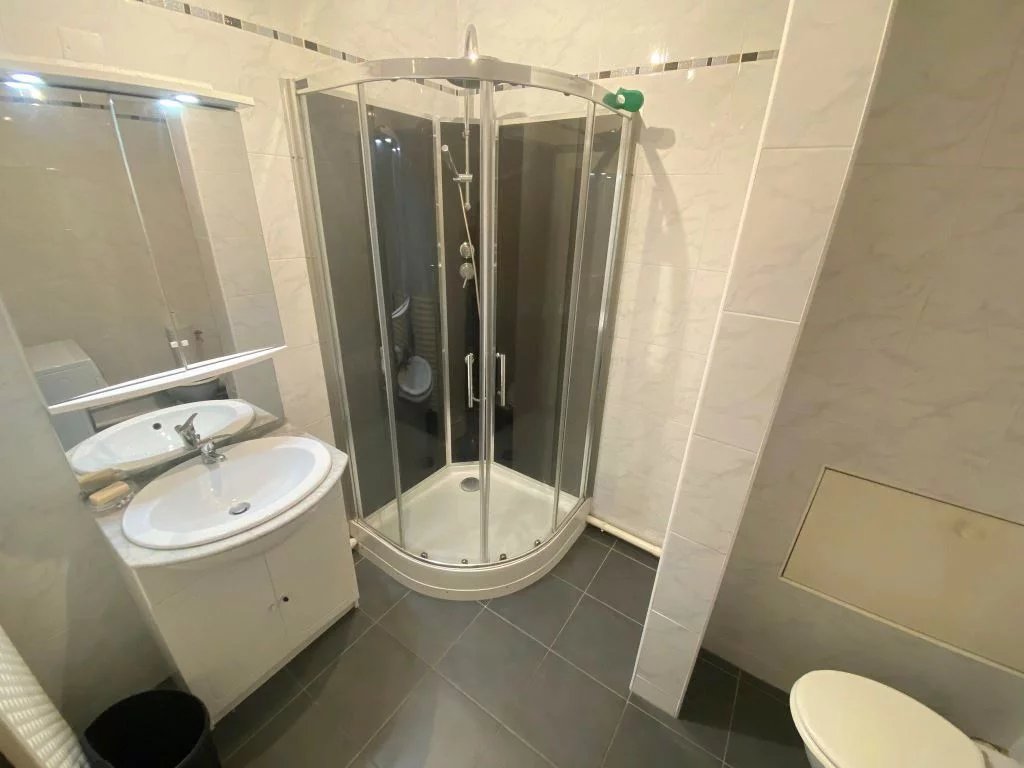 BORDEAUX RUE BILLAUDEL - APPARTEMENT T2 AVEC DEUX BALCONS - LOCATION MEUBLEE