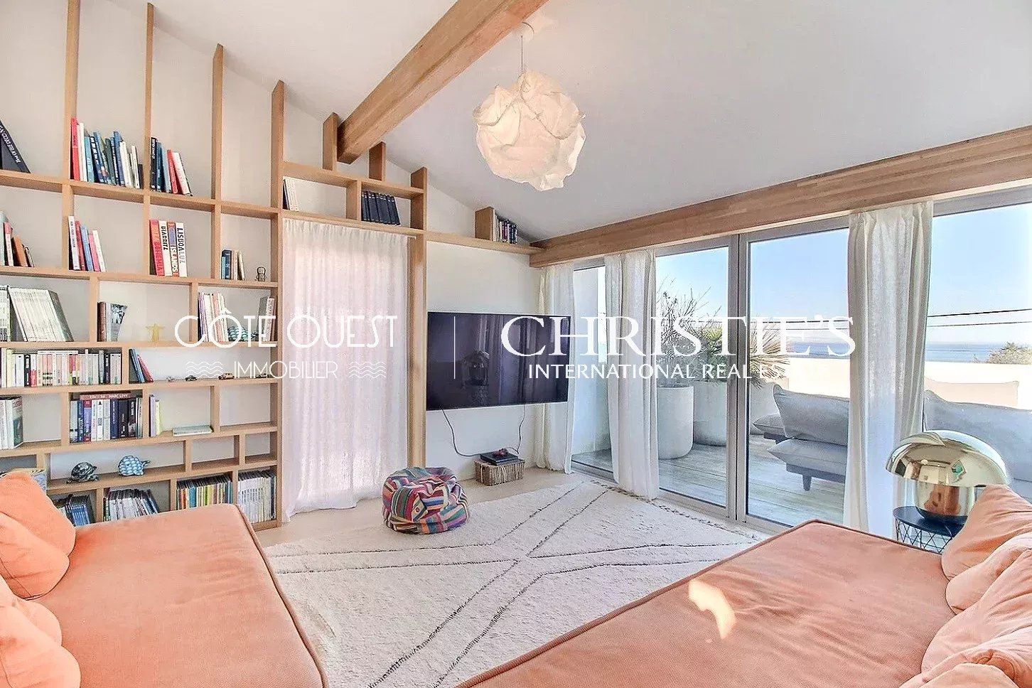 8 Bedroom Villa/Townhouse's Image 3