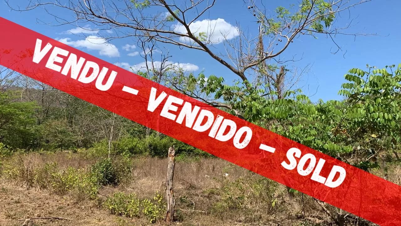 VENDIDO - Lote de 1079 m2 cerca de Playa Grande