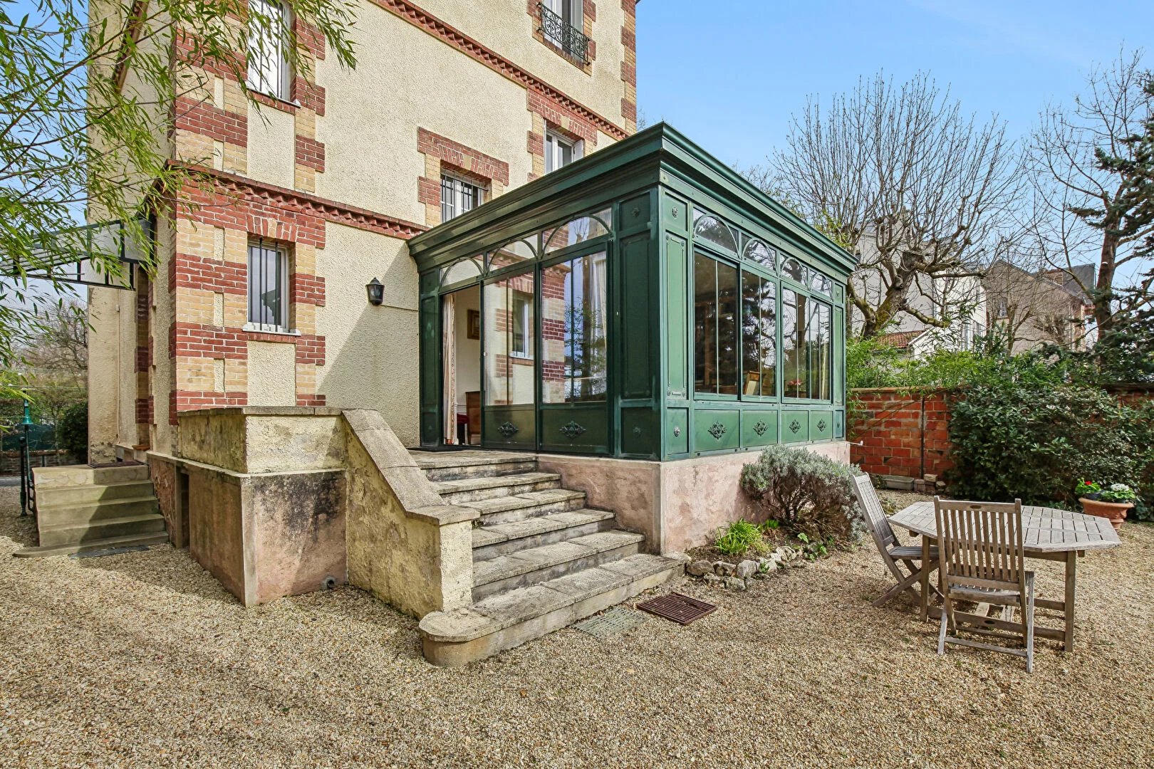 LE VESINET - MAISON DE CHARME - 6 CHAMBRES - 155 M² AU SOL - TERRAIN 572 M² - 5 mn RER