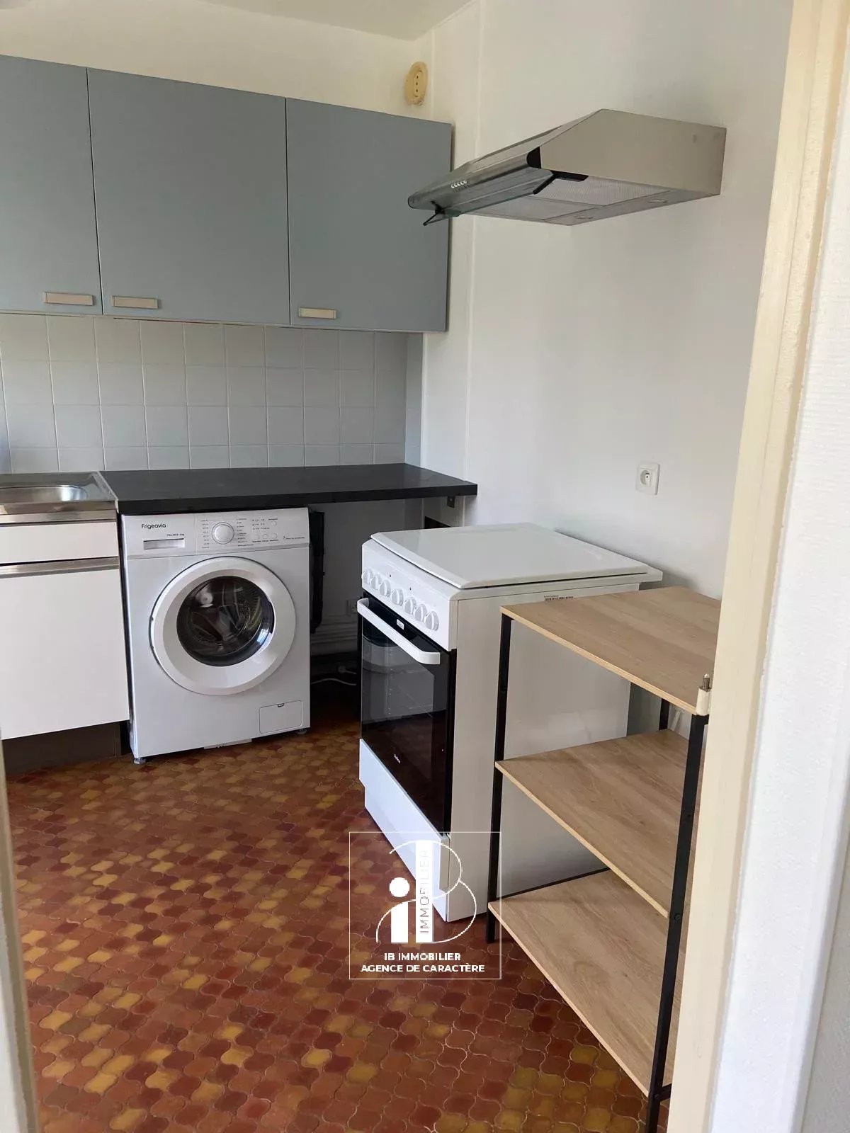 FONTAINEBLEAU T2 - 43 M² - NEAR TOWN CENTER - FURNITURE - PARKING SPACE