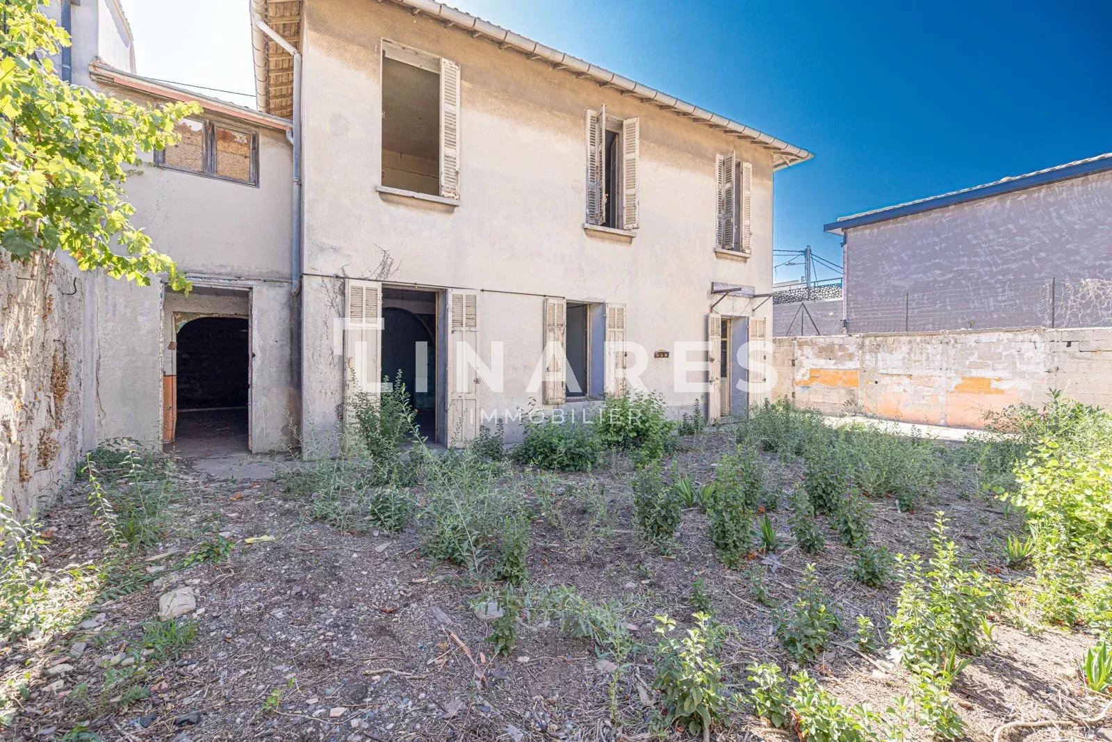 NEW PROJECT - Maison de 185 m2 avec jardin de 140m2 + Garage -13008