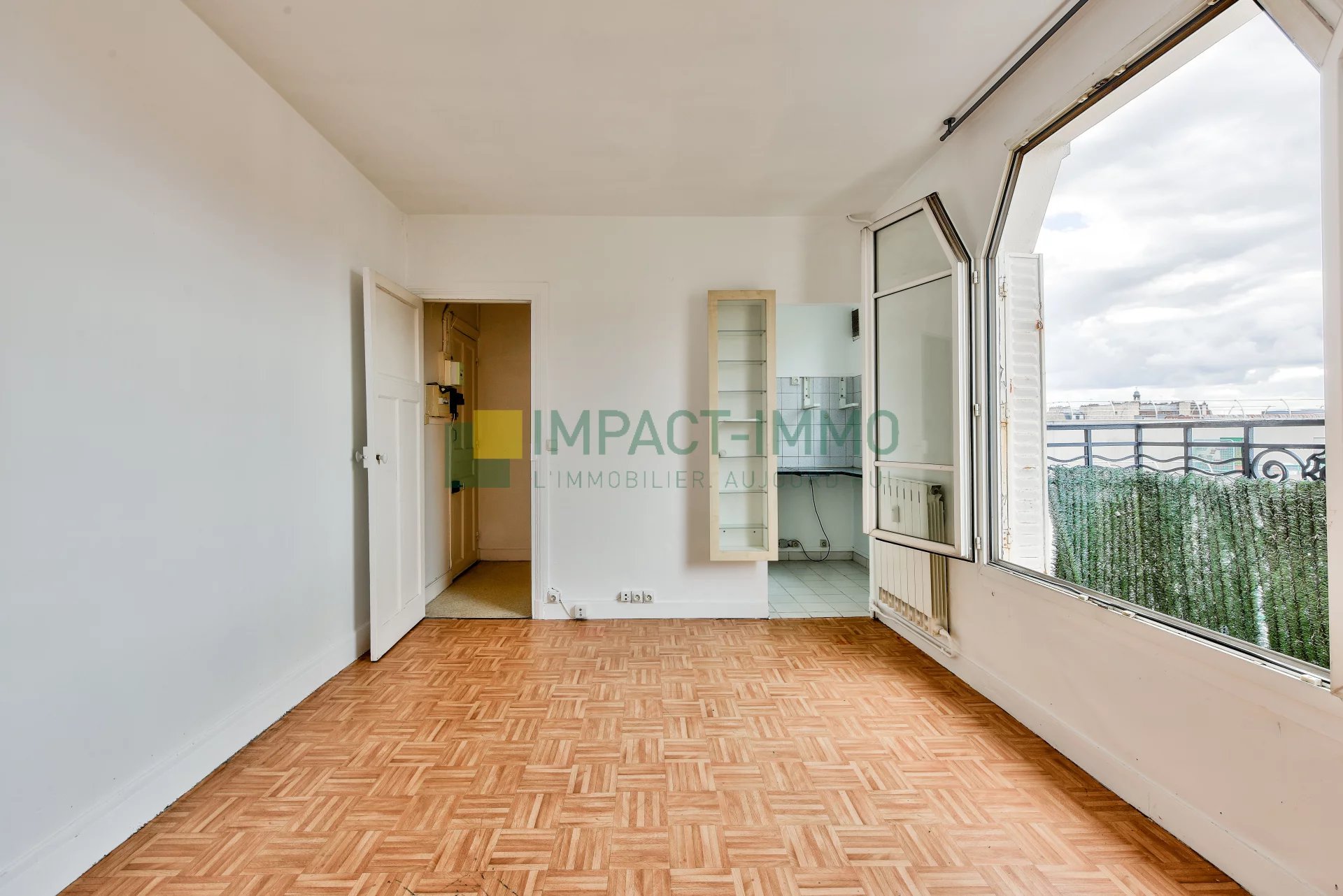 A VENDRE STUDIO DERNIER ETAGE AVEC BALCON QUARTIER REPUBLIQUE A CLICHY