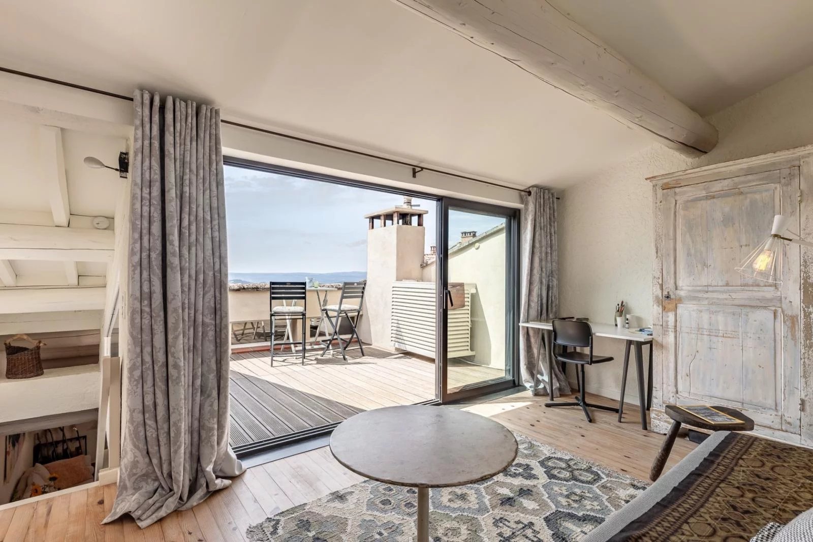 Maison de village avec terrasse et vue