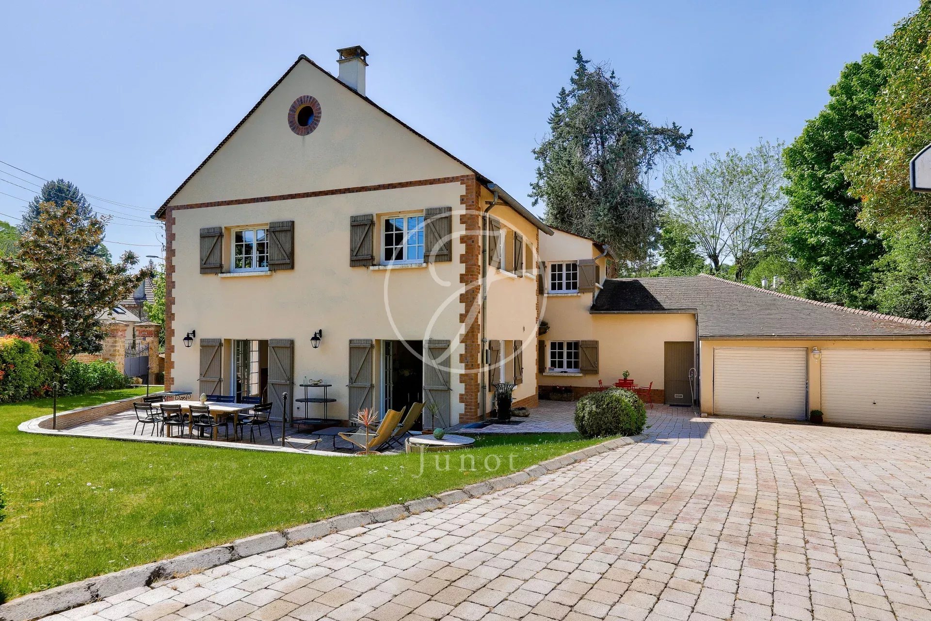 Garches - CLOS BRETIGNY - Maison de famille de 237m² (269m² au sol)  - Terrain 827m²