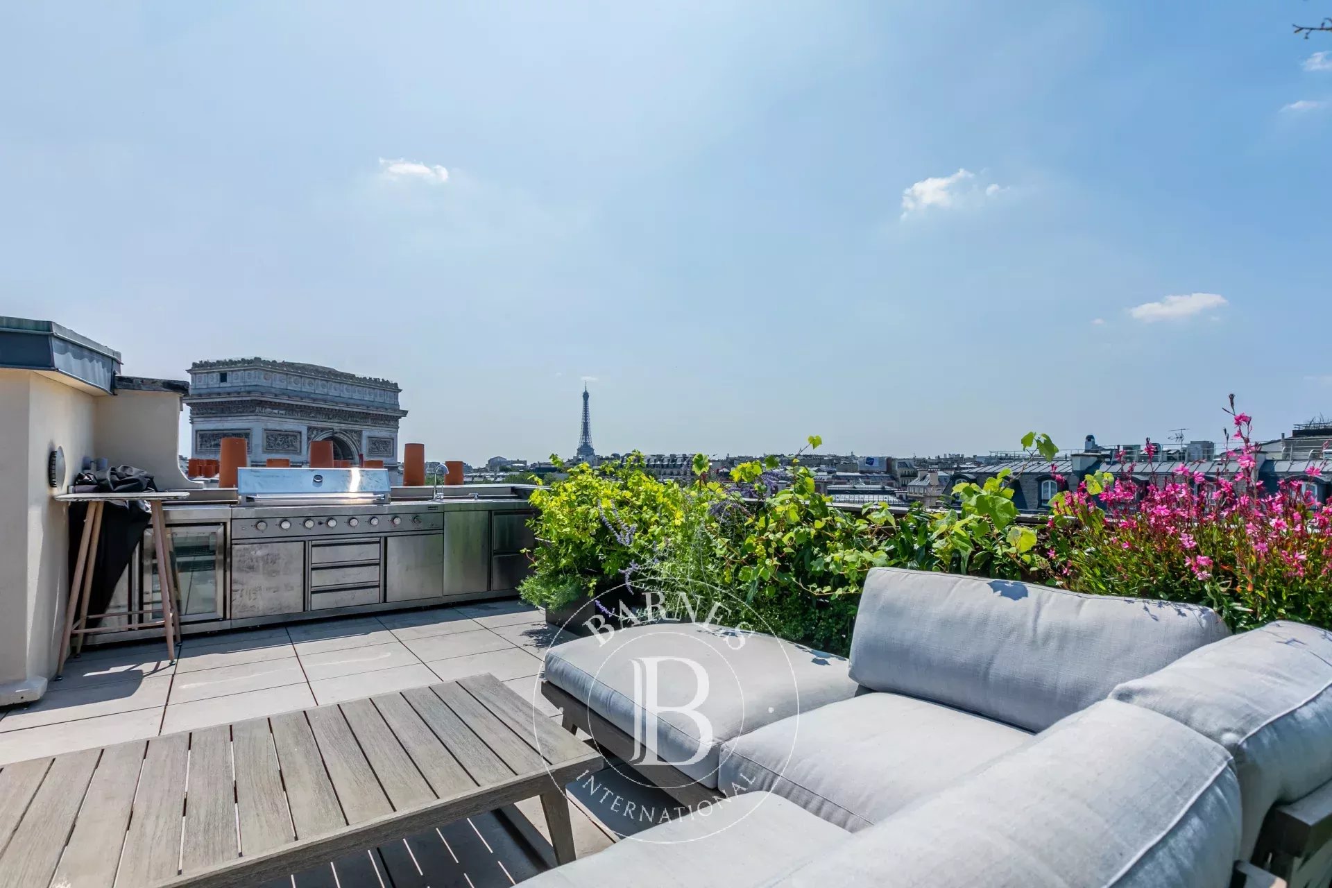 Exclusive - Paris 17 - Arc de Triomphe - Penthouse with panoramic terrace.