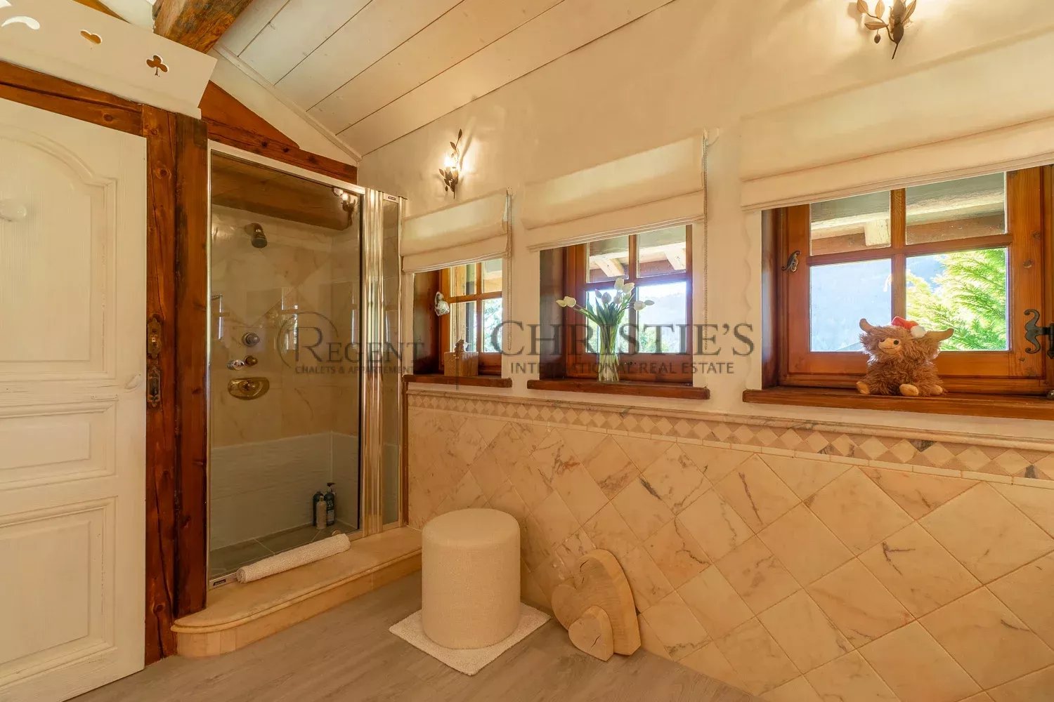 6 Bedroom Villa/Townhouse's Image 9