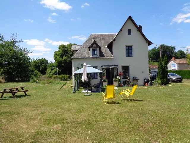 Charmante maison de village de 3 chambres située dans de beaux jardins