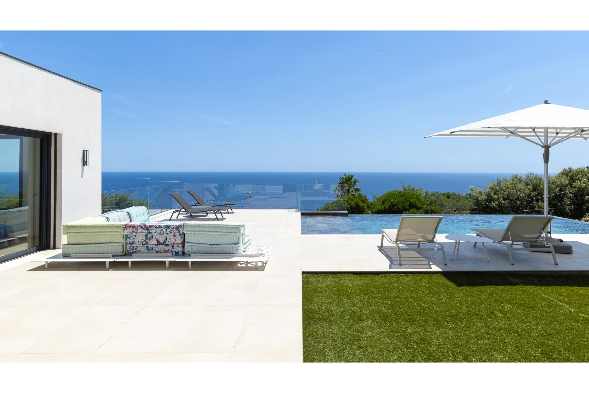 Villa Contemporaine de Prestige avec Vue Mer Panoramique
