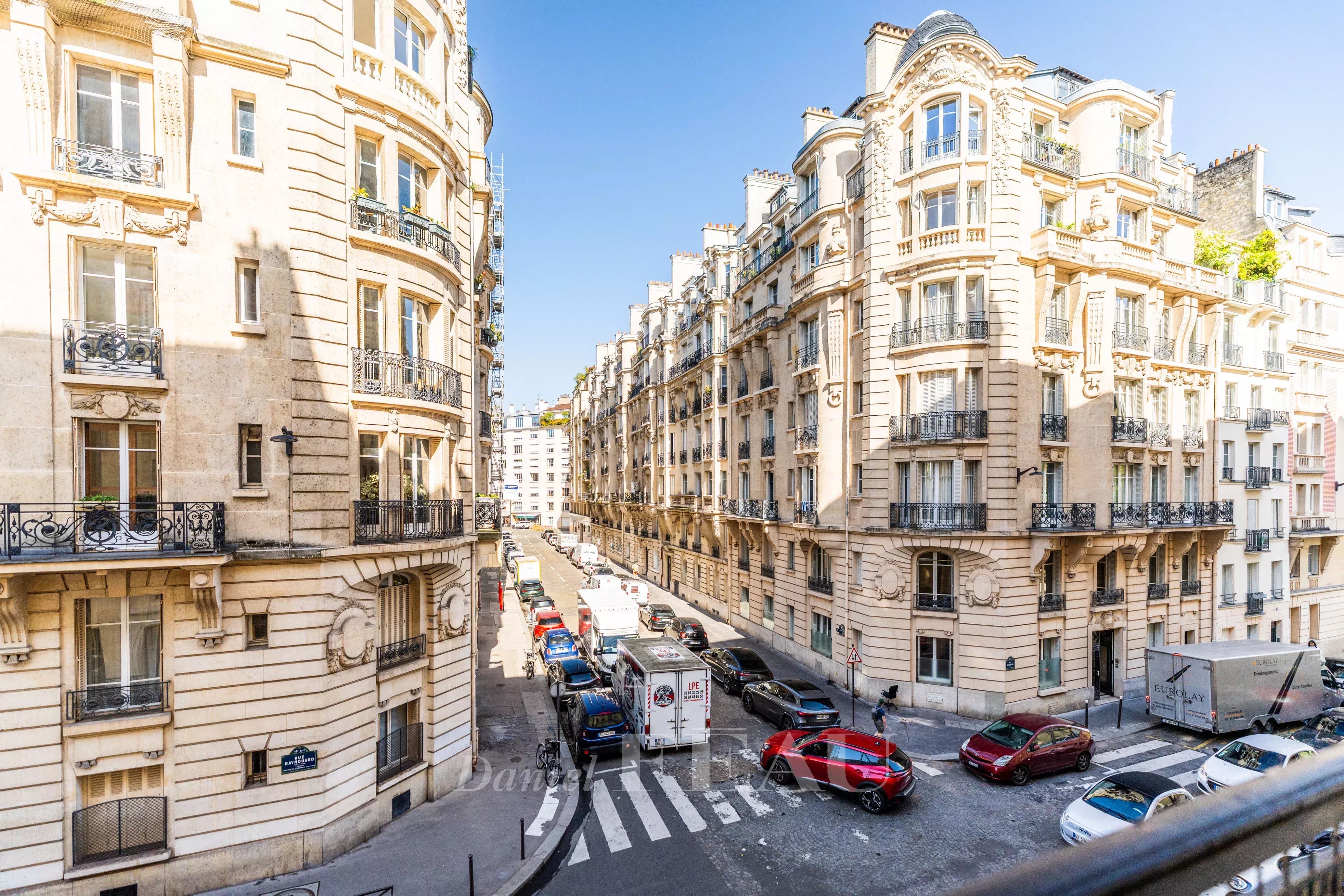 Sale Apartment Paris 16th