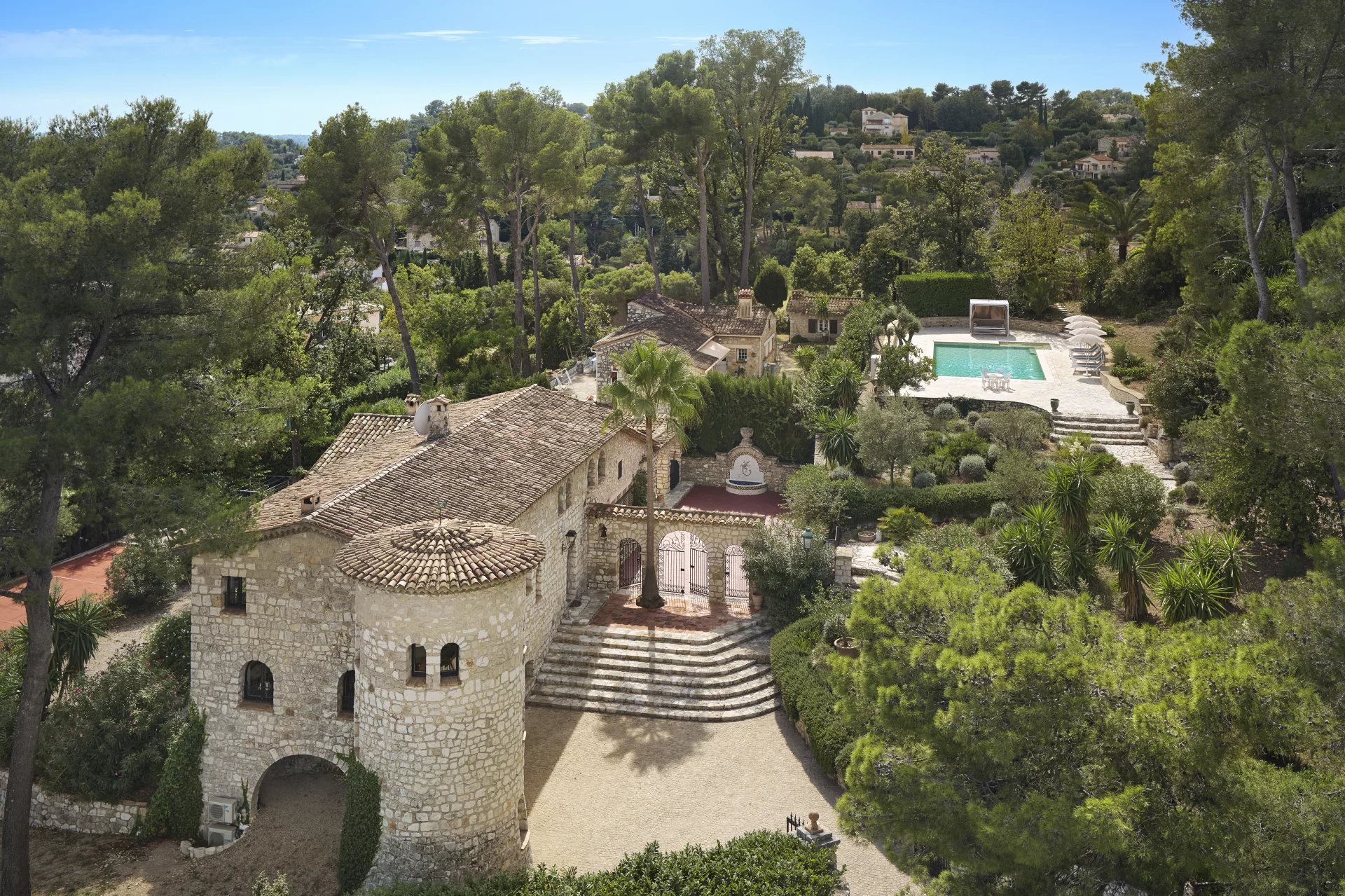 Sale House Valbonne