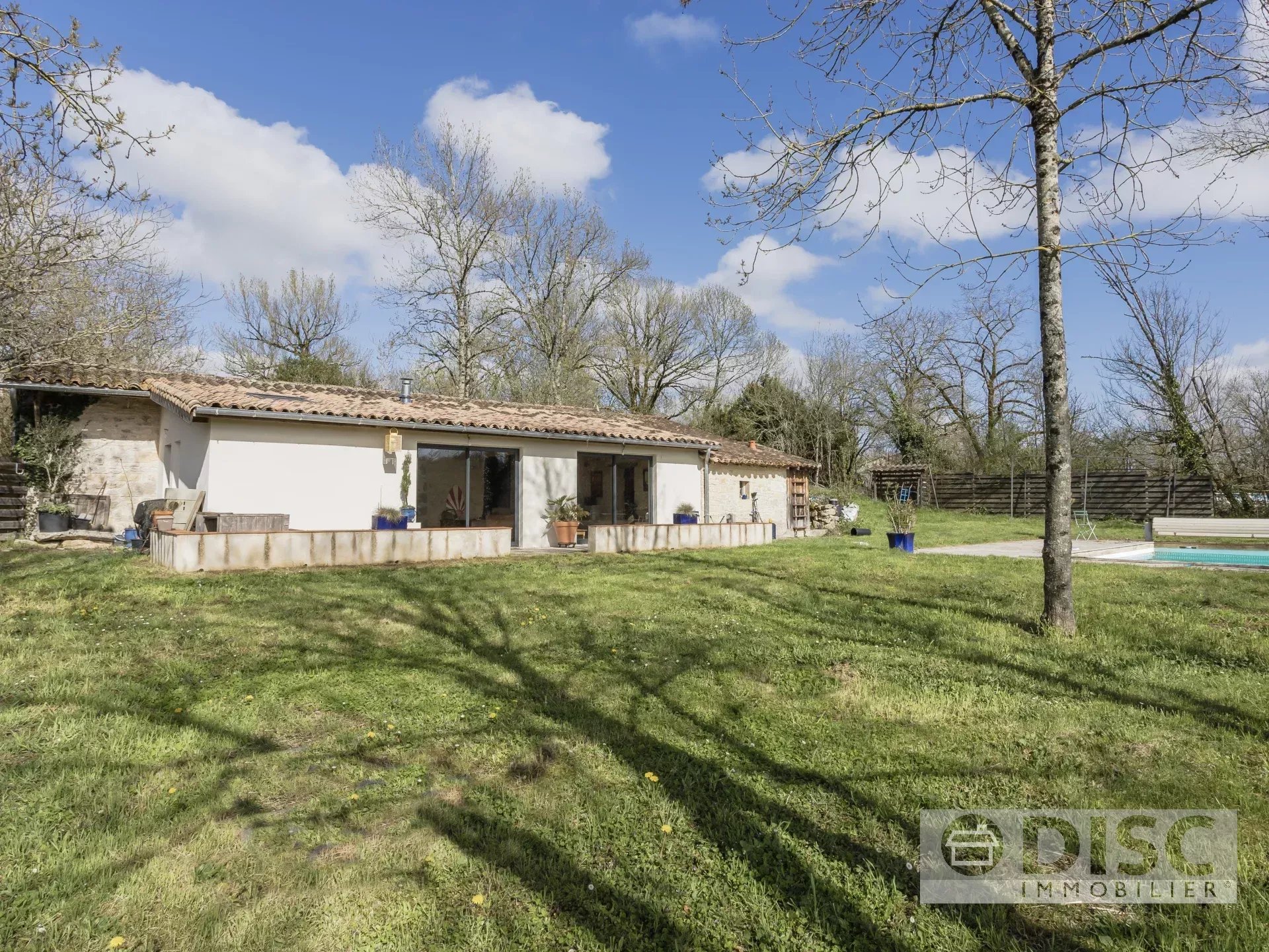 Charmant huis met tuin, zwembad en mooi uitzicht.