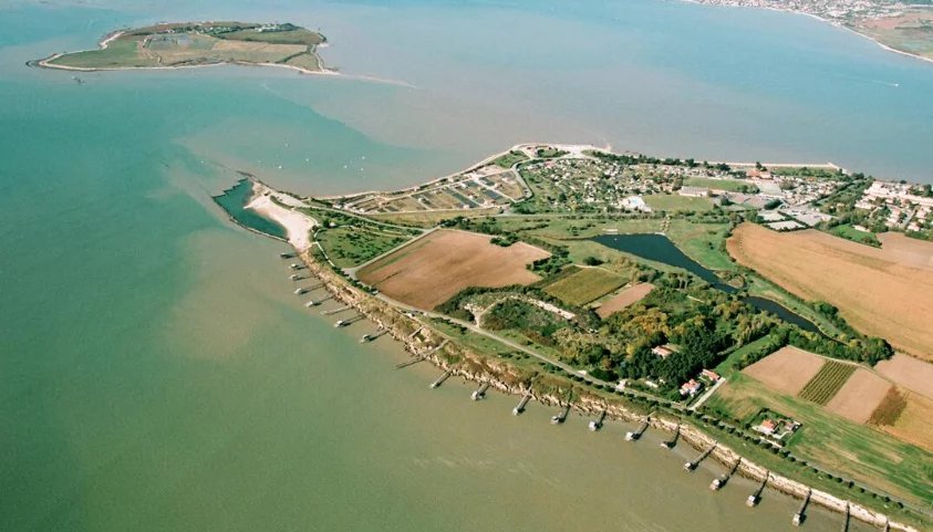 Terrain constructible - Bord de Mer - avec Vue