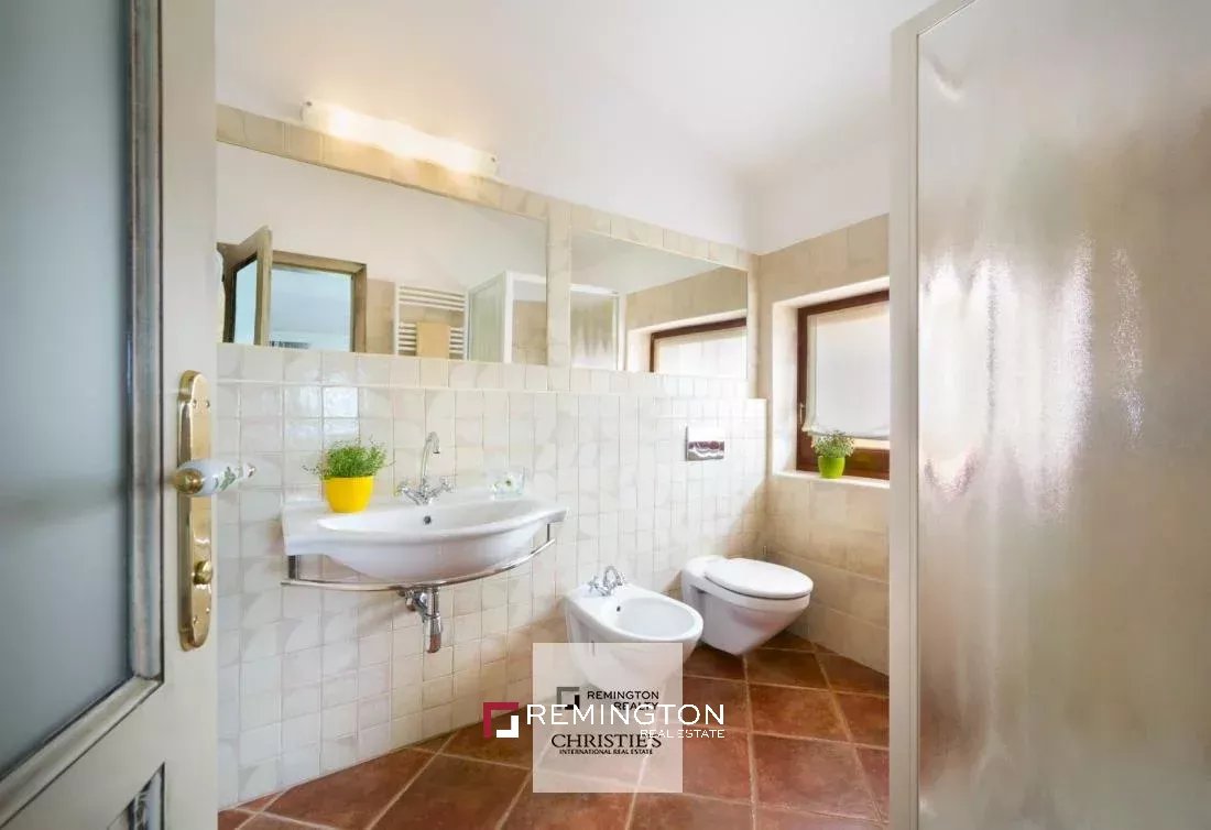 6 Bedroom Villa/Townhouse's Image 5