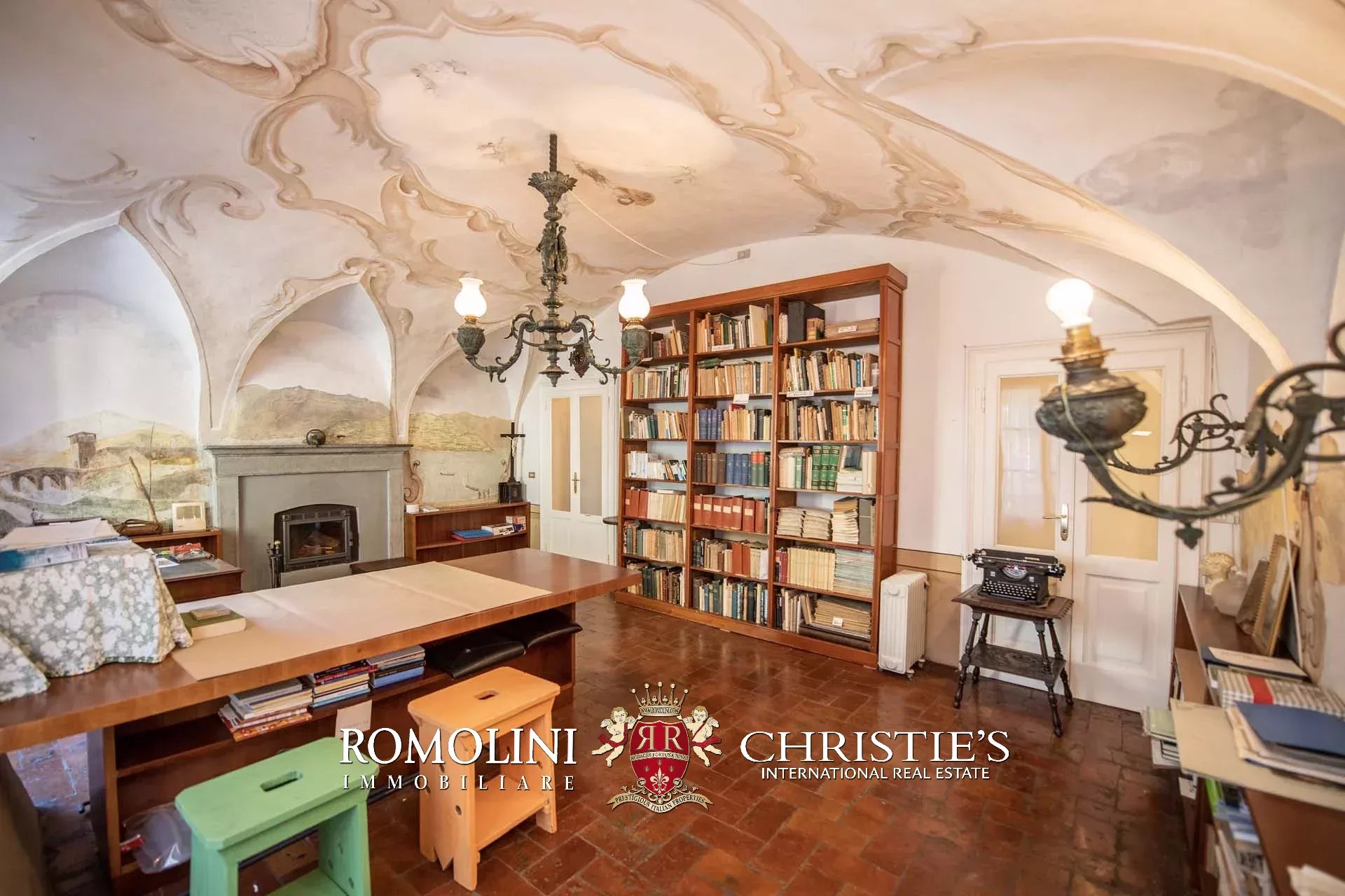 9 Bedroom Villa/Townhouse's Image 82