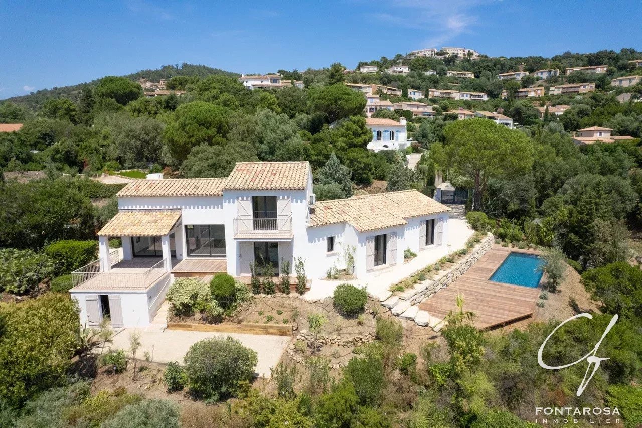 Renovated 5-room villa with sea view - 150 m²