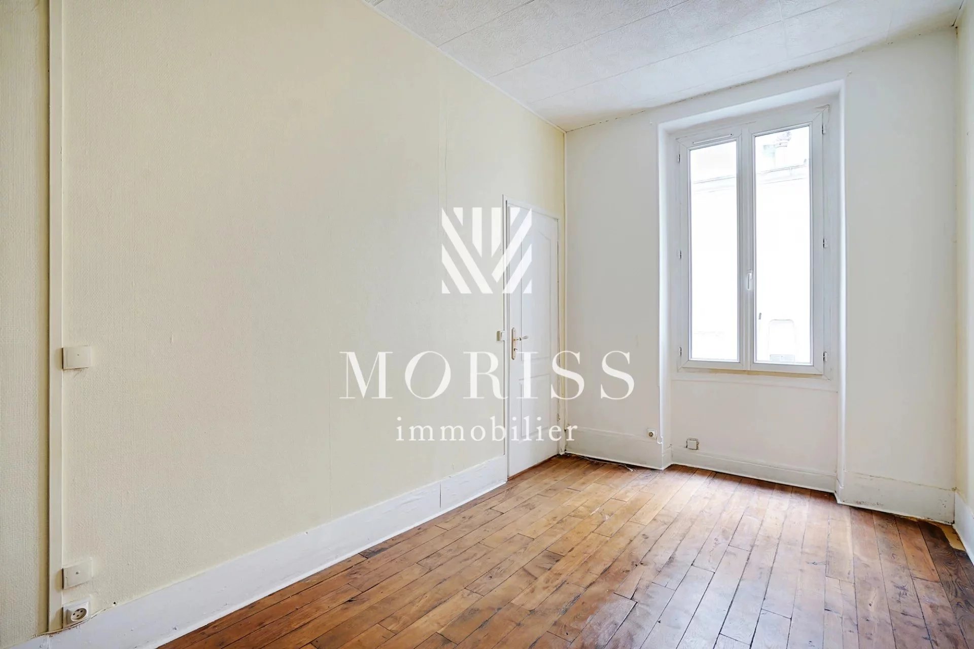 RDC sur rue 42 m² – Idéal professions libérales – Cœur des Batig - Image Array