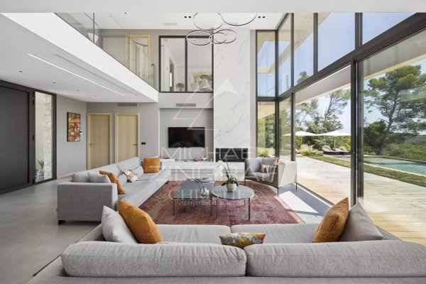A Contemporary Architectural Masterpiece with Exceptional Panoramic Views — photo 3