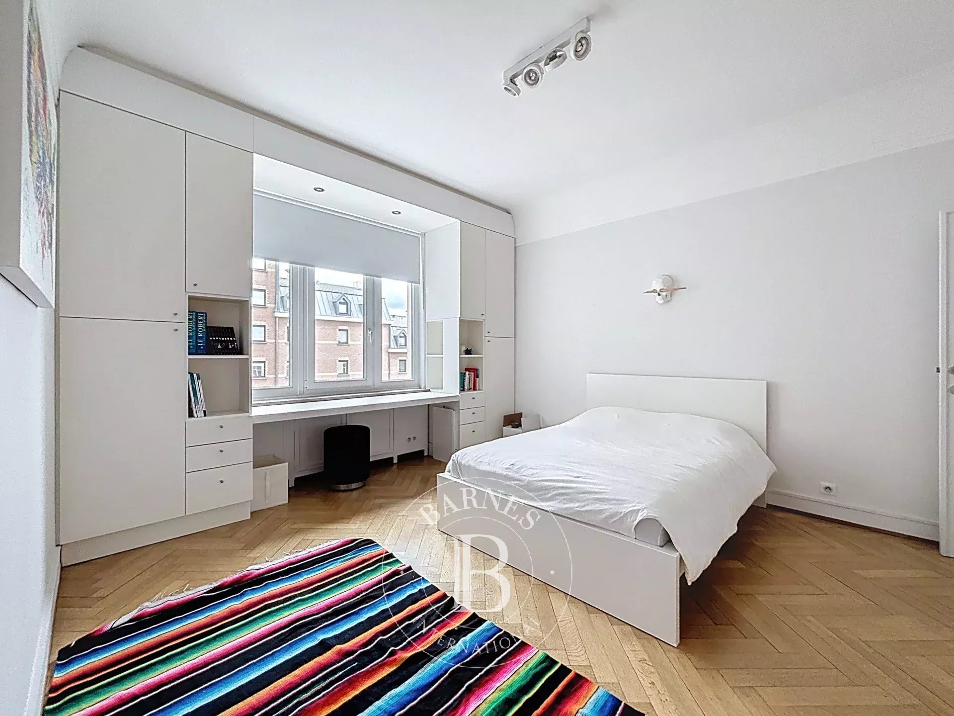 Large renovated apartment, 4 bedrooms