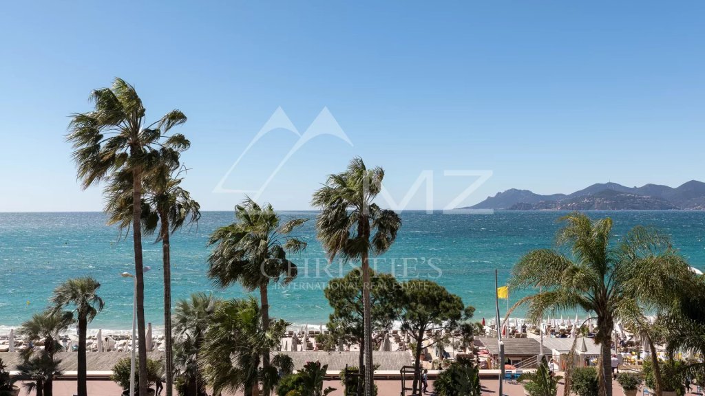 Apartment for sale in Cannes — Cannes - Croisette - Panoramic sea views