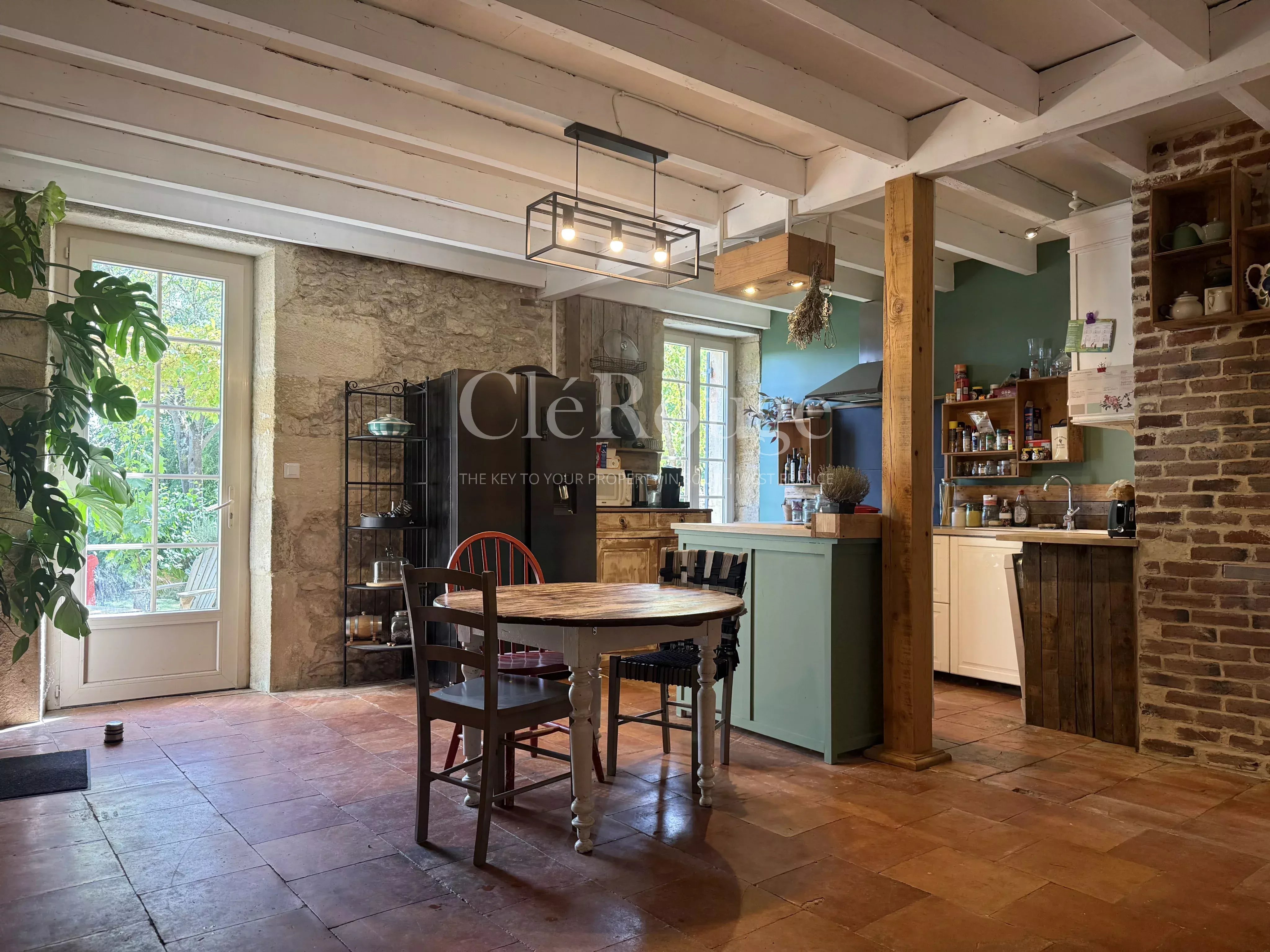 15 minutes from Monségur – Stunning 5-bedroom stone property
