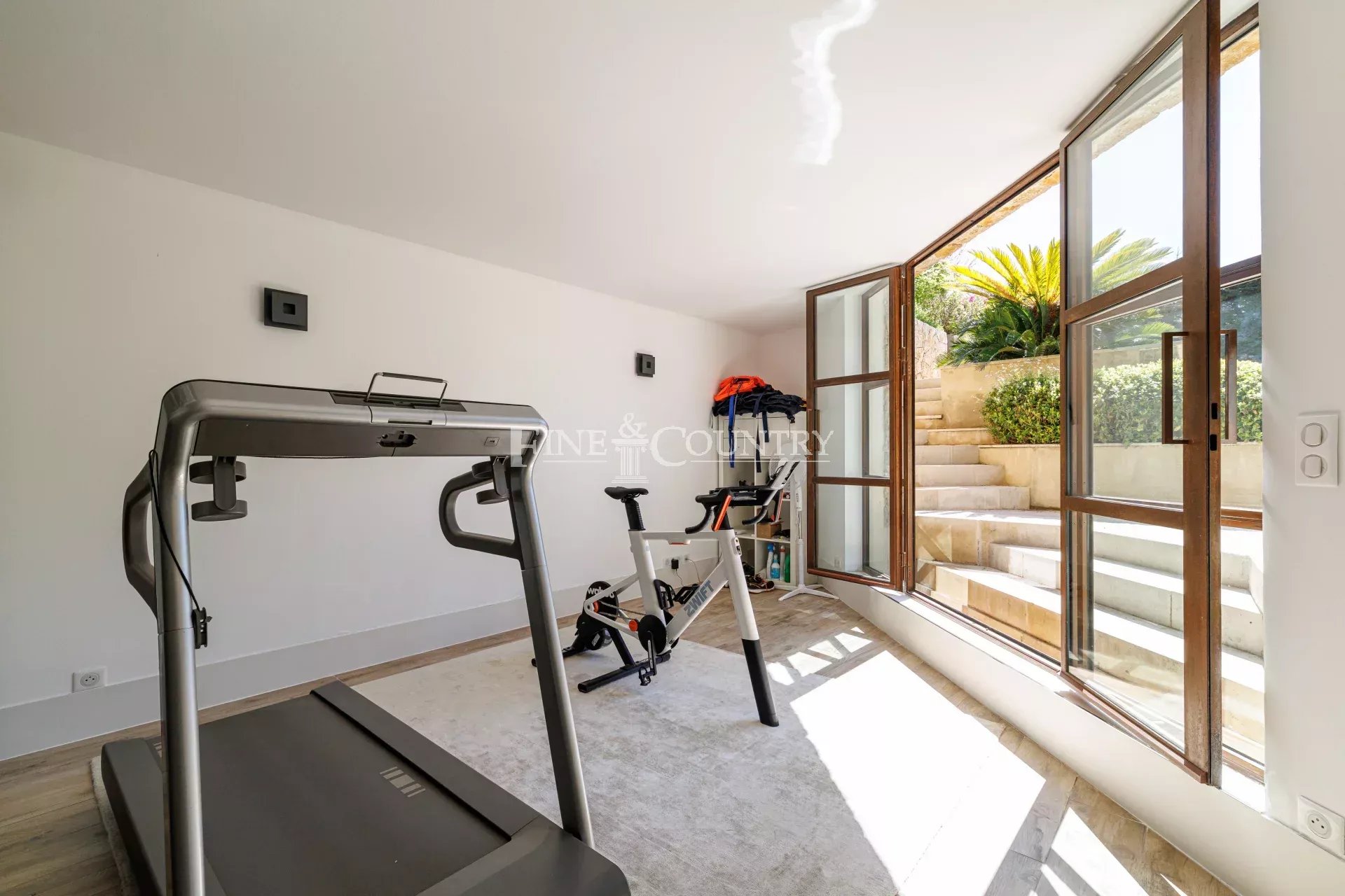 Photo of Villa For Sale in Mougins