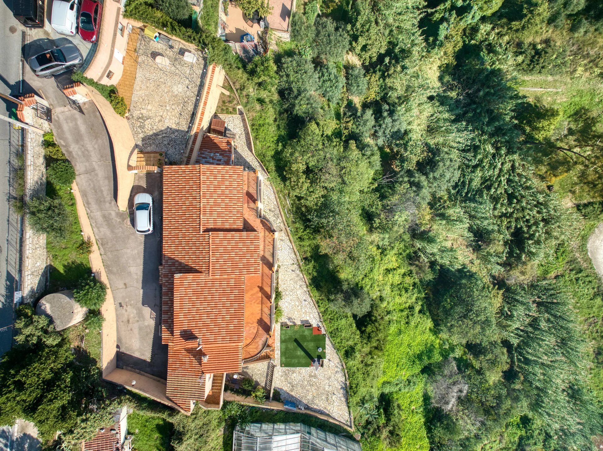 Èze – Villa de Prestige avec Vue Mer et Fort Potentiel – À 6 km de Monaco