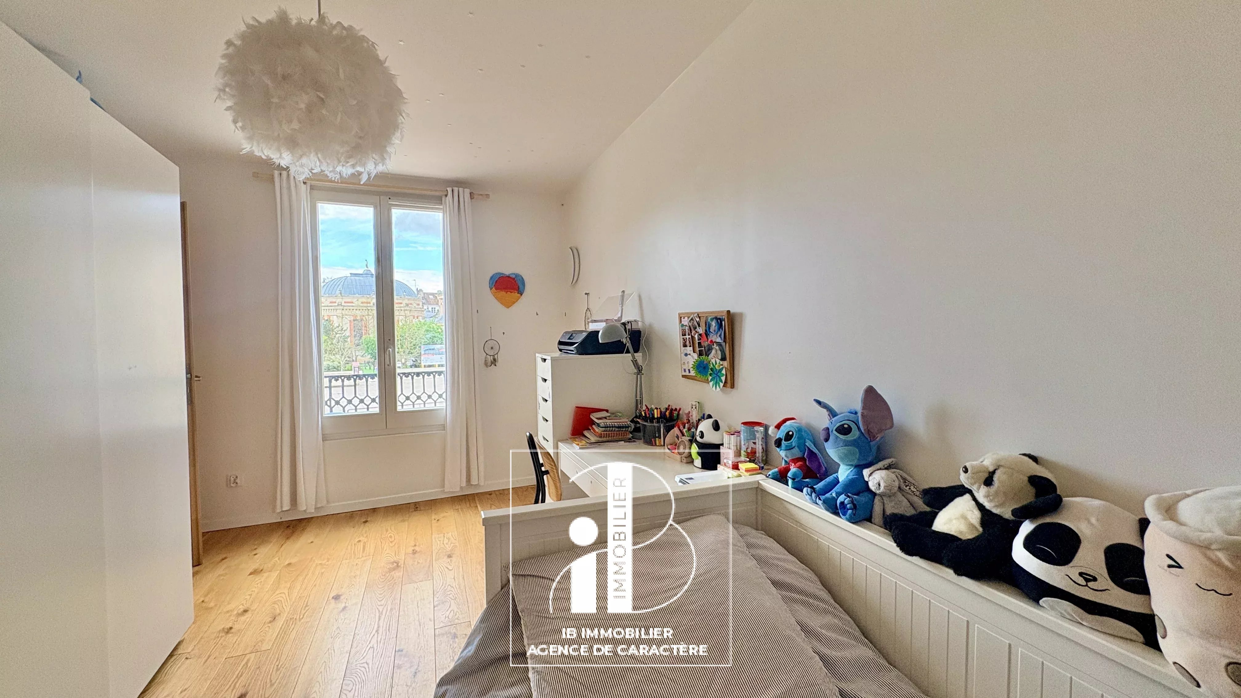 FONTAINEBLEAU COEUR DE VILLE - BEL APPARTEMENT rénové de 88 M²