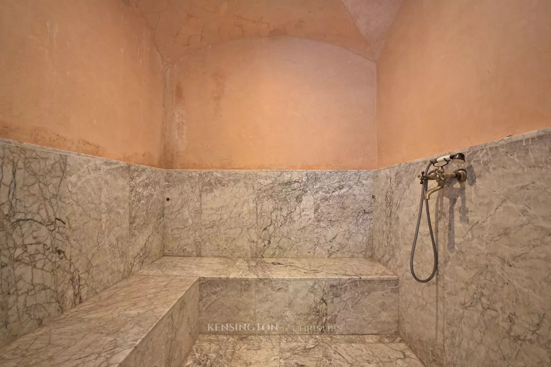 6 Bedroom Villa/Townhouse's Image 38