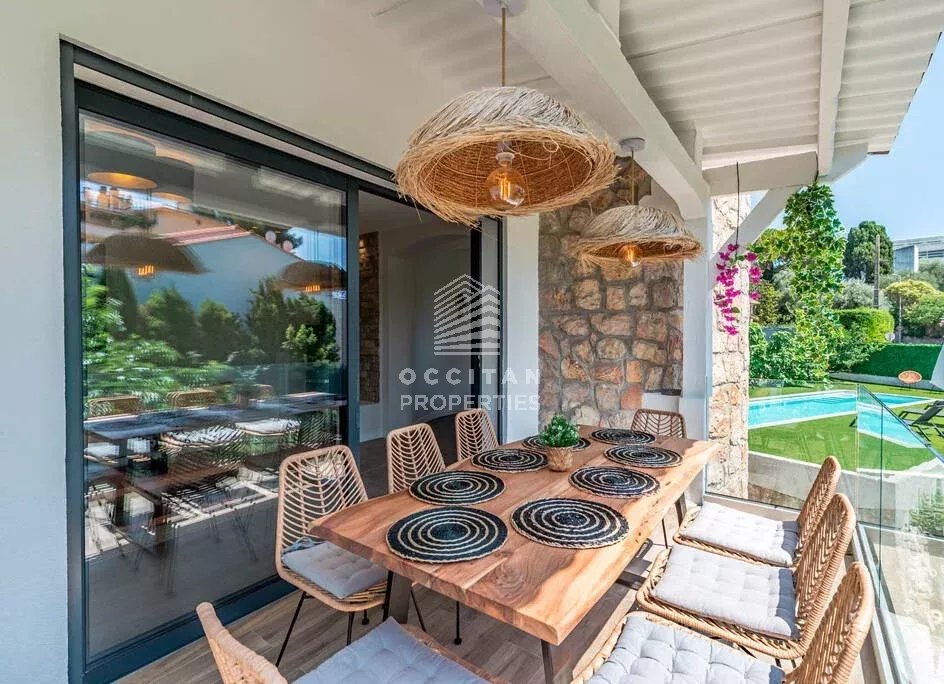 Cannes - Rare : villa de caractère + terrain constructible avec permis accordé - Commerces à proximité
