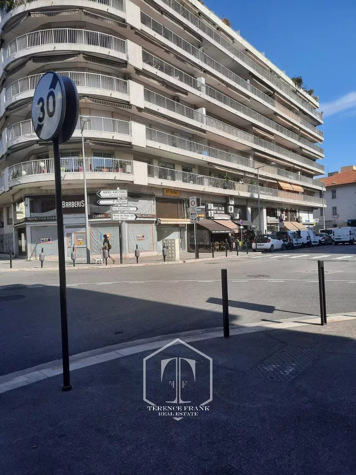 NICE -PROMENADE / RUE DE FRANCE. 3 PI7CES AVEC LARGE BALCON, CAVE ET PARKING