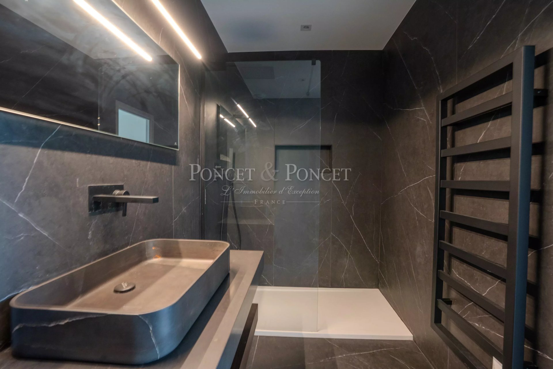6 Bedroom Villa/Townhouse's Image 16