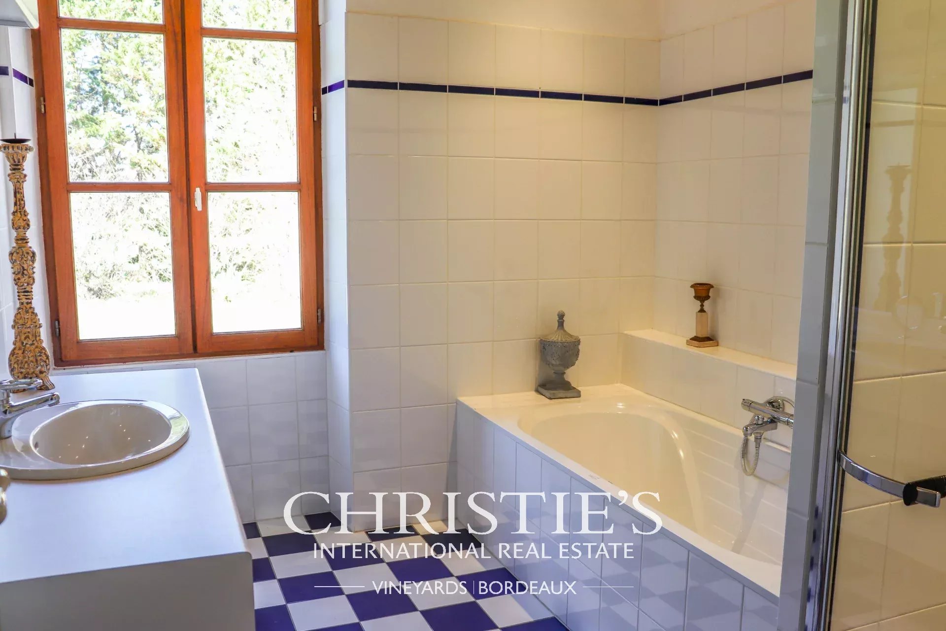5 Bedroom Chateau's Image 12