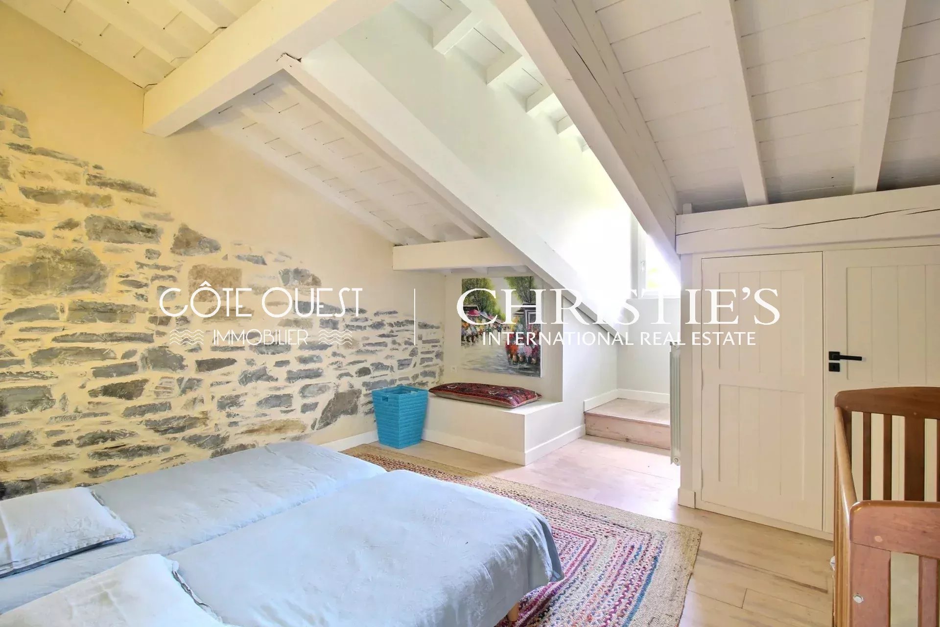 7 Bedroom Villa/Townhouse's Image 12