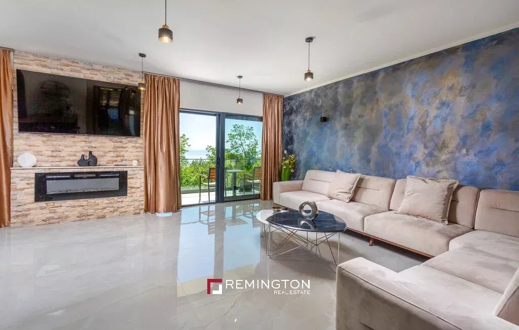 4 Bedroom Villa/Townhouse's Image 3