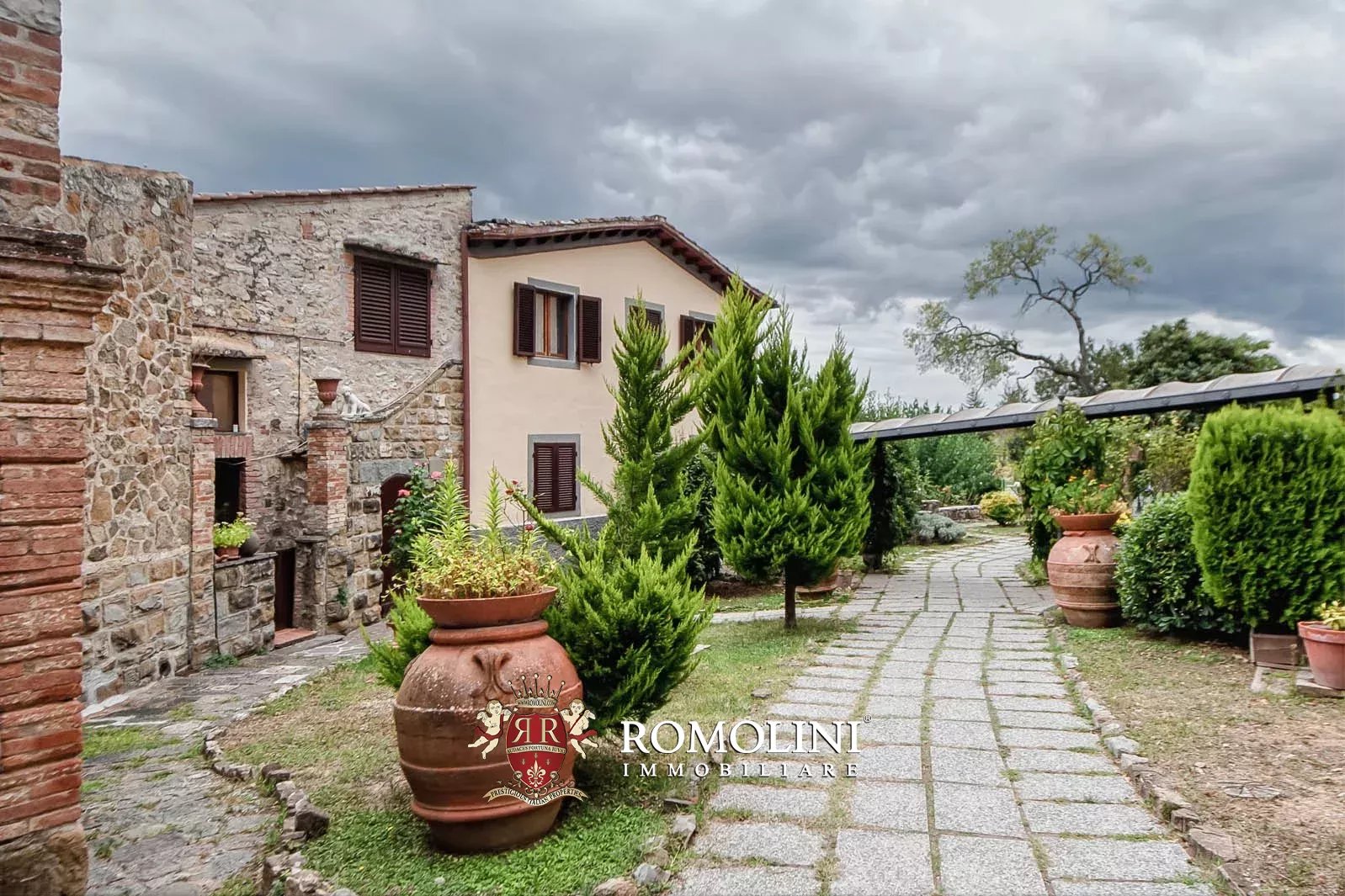 53 Bedroom Vineyard's Image 8